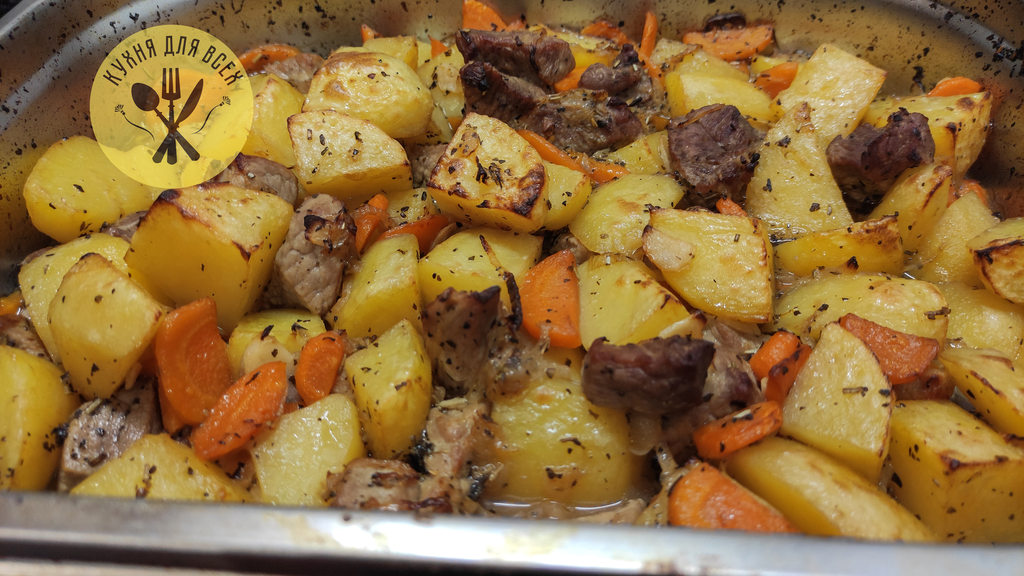 Нежная и сочная свинина запеченная с картофелем и морковью