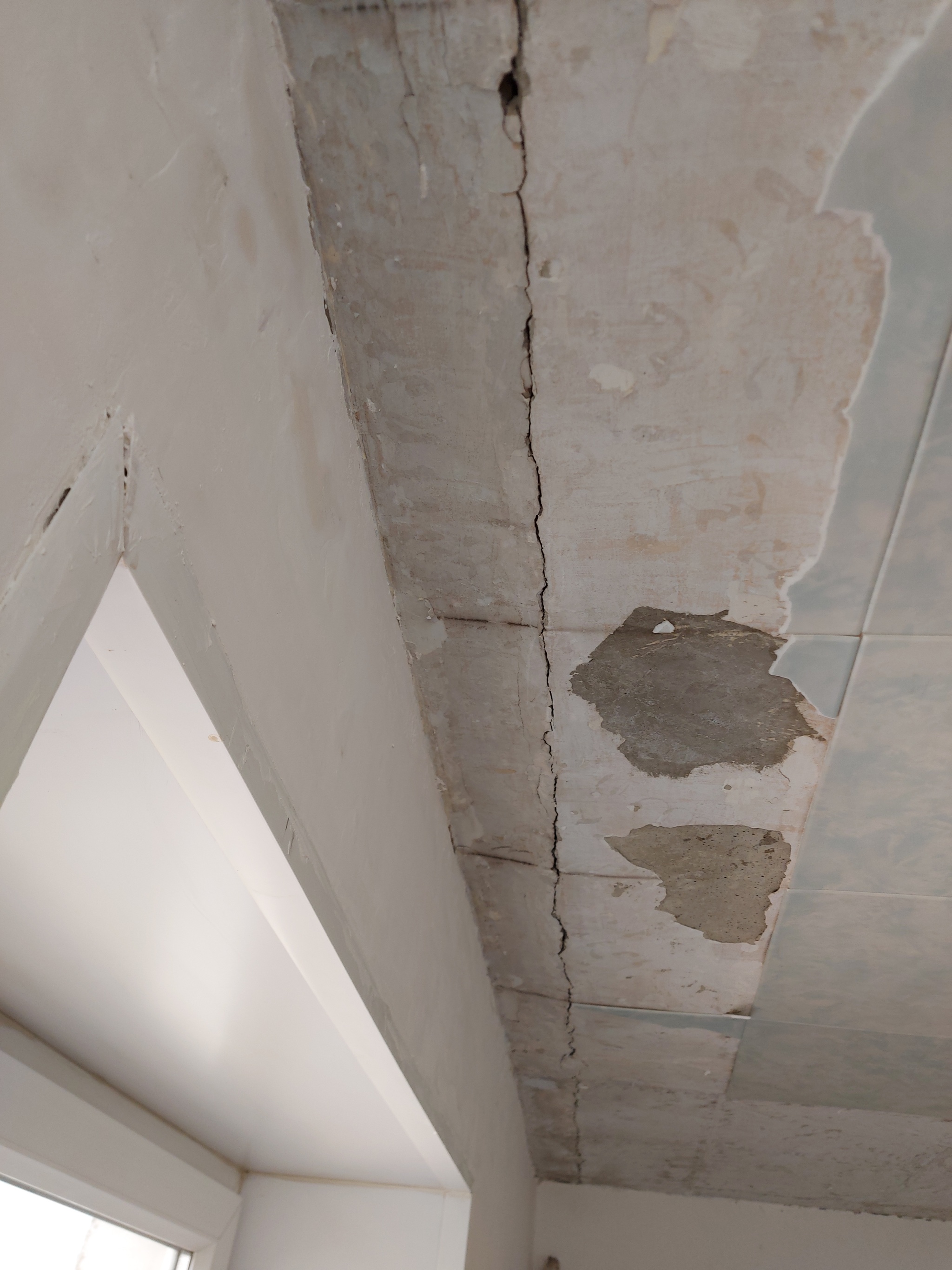 Выравнивание потолка под покраску - Как выровнять потолок под покраску своими руками