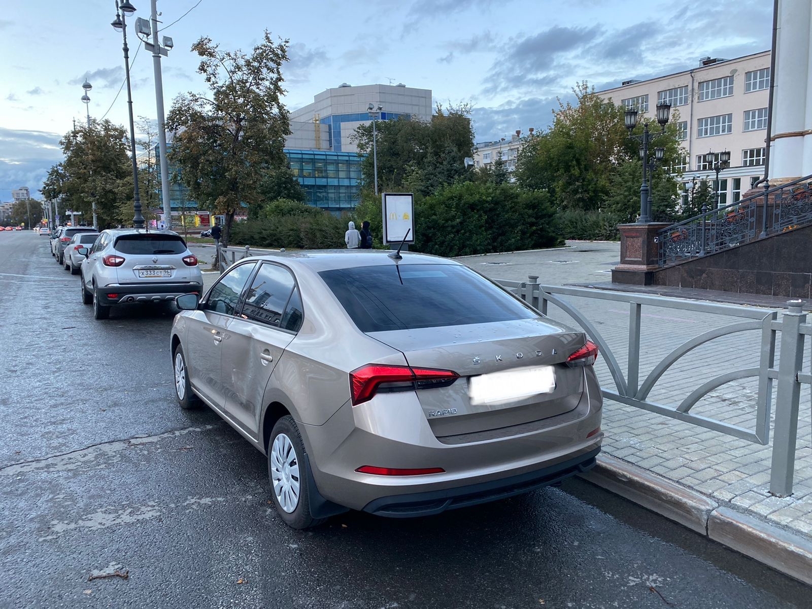 Ищу очевидцев дтп Екатеринбург, перекрёсток малышева-8 Марта 04.09.2021 |  Пикабу