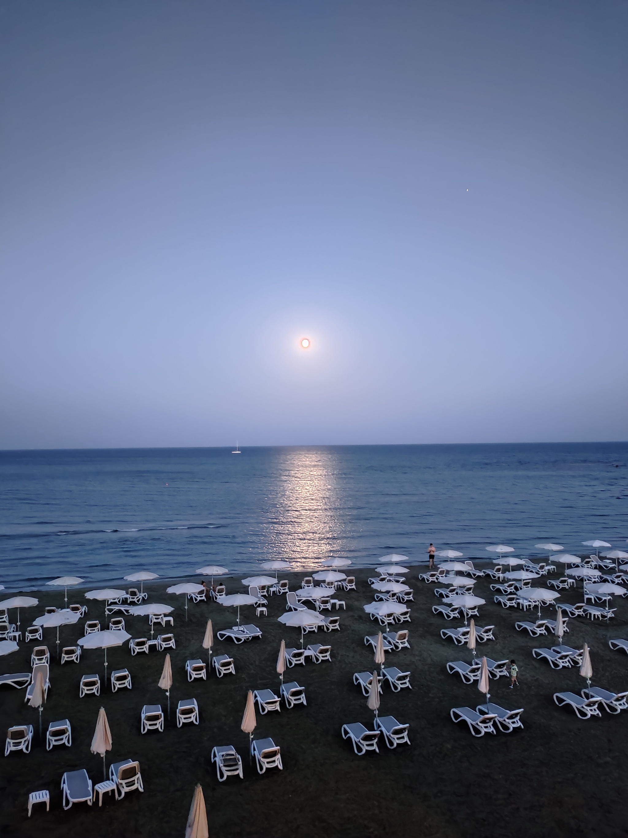 Лунная дорожка блистает серебром | Пикабу