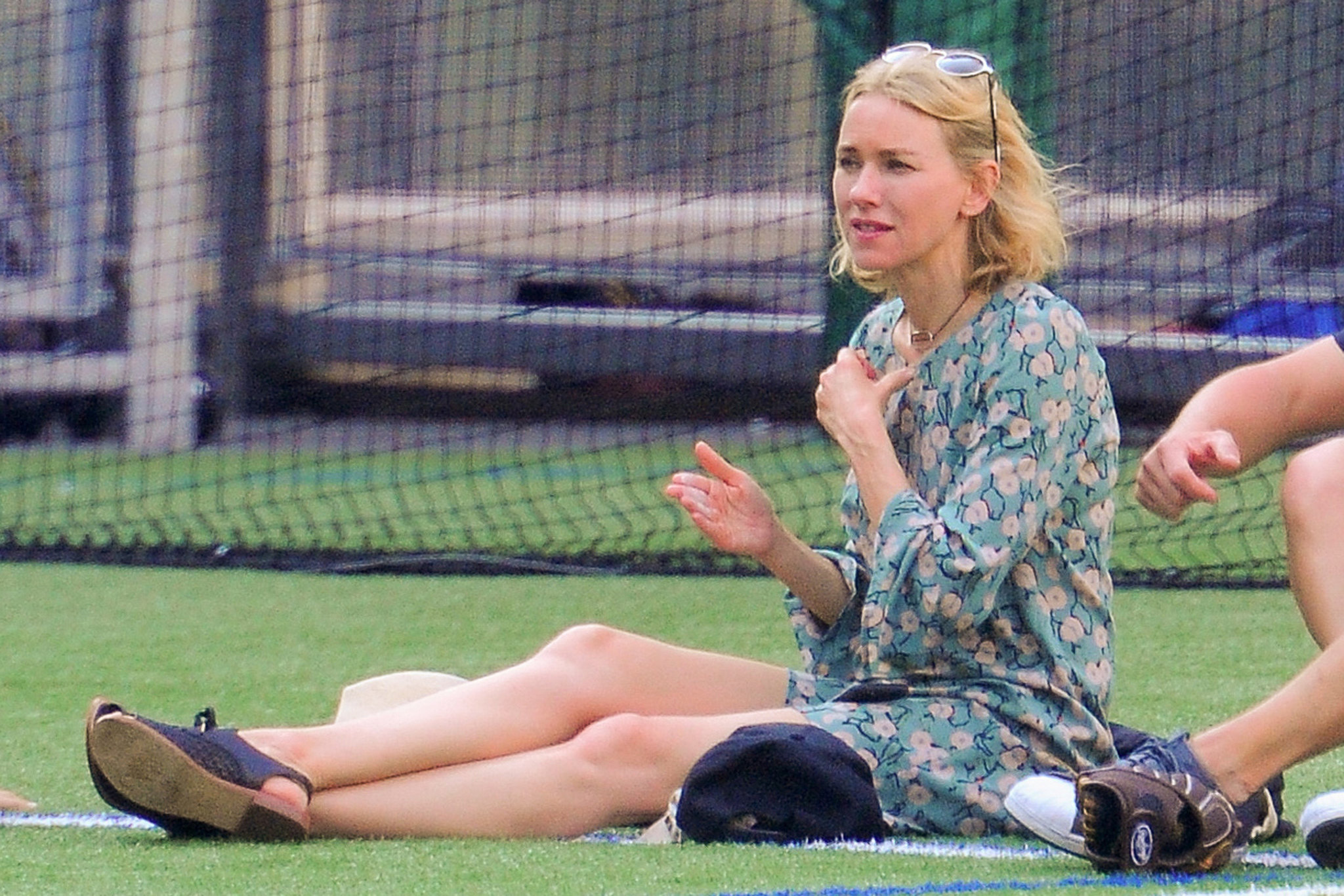 Артынан еңкейген әйелдің суреті (байланыс) Онлайн порно жұлдыздар порно