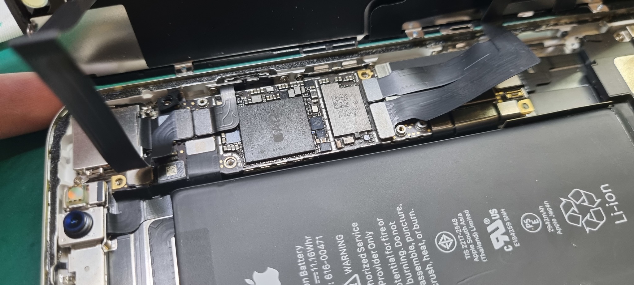 Немножко упал. Iphone XR | Пикабу