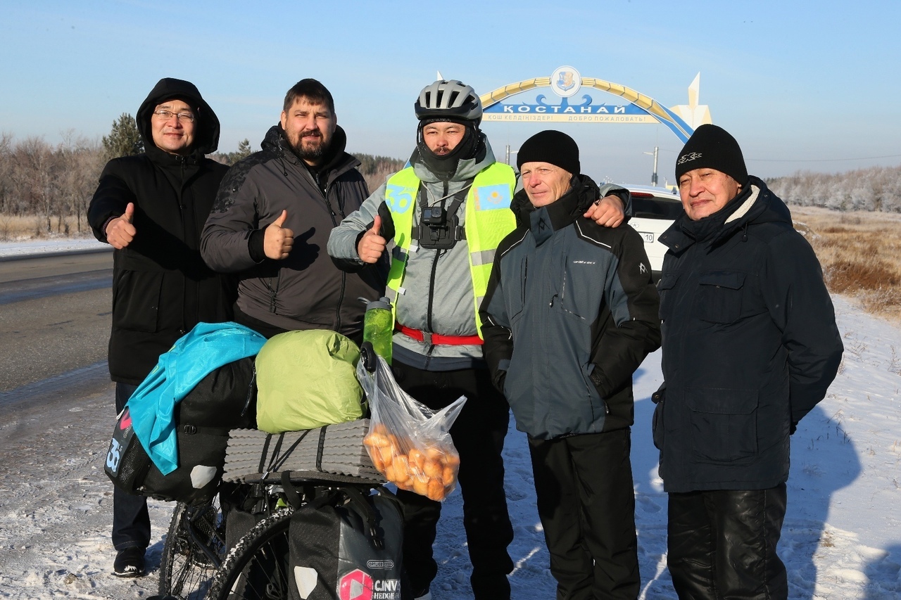 Алматинец Дамир Кушеев доехал из Алматы в Костанай на велосипеде | Пикабу