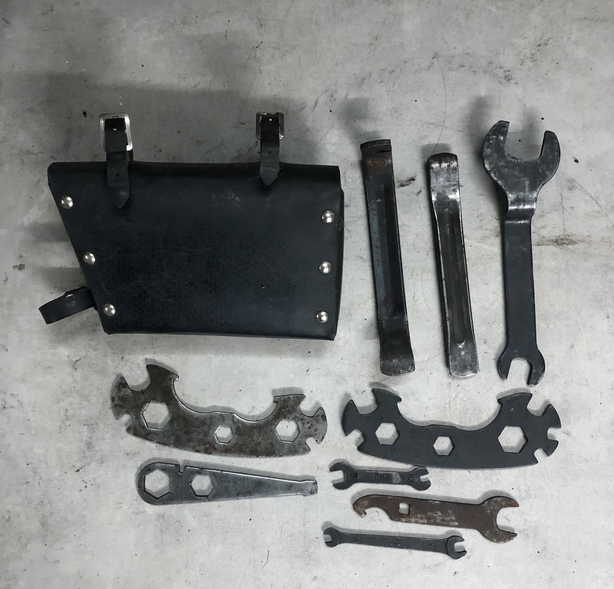 Капсула времени. Набор инструментов мтз 82. Набор зип мтз. Детали оборудования. Набор инструментов ситомо тракторист.