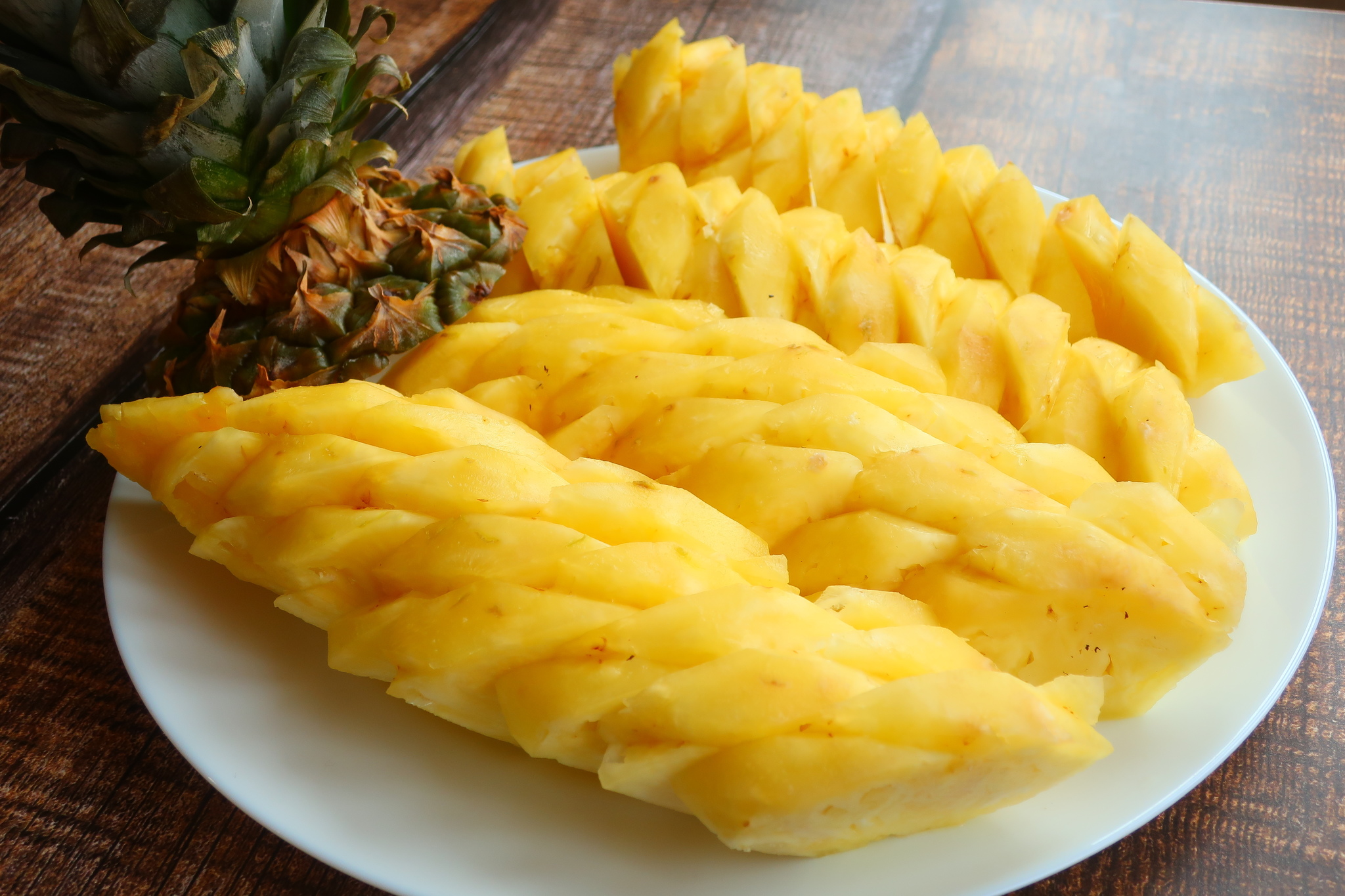 Как порезать ананас: пошаговая инструкция с фото