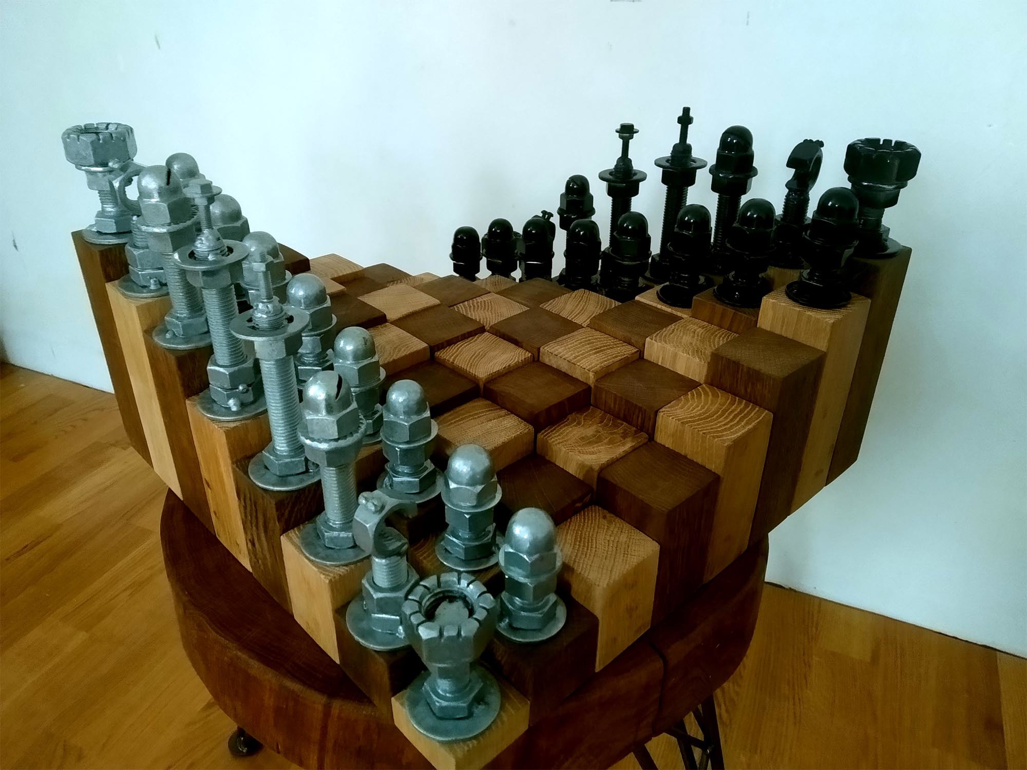 Шахматная доска своими руками. Оформление внутренней поверхности шахматной доски.