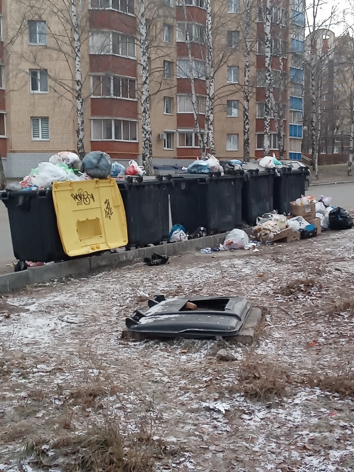 Мусор разносит по городу Саранску | Пикабу