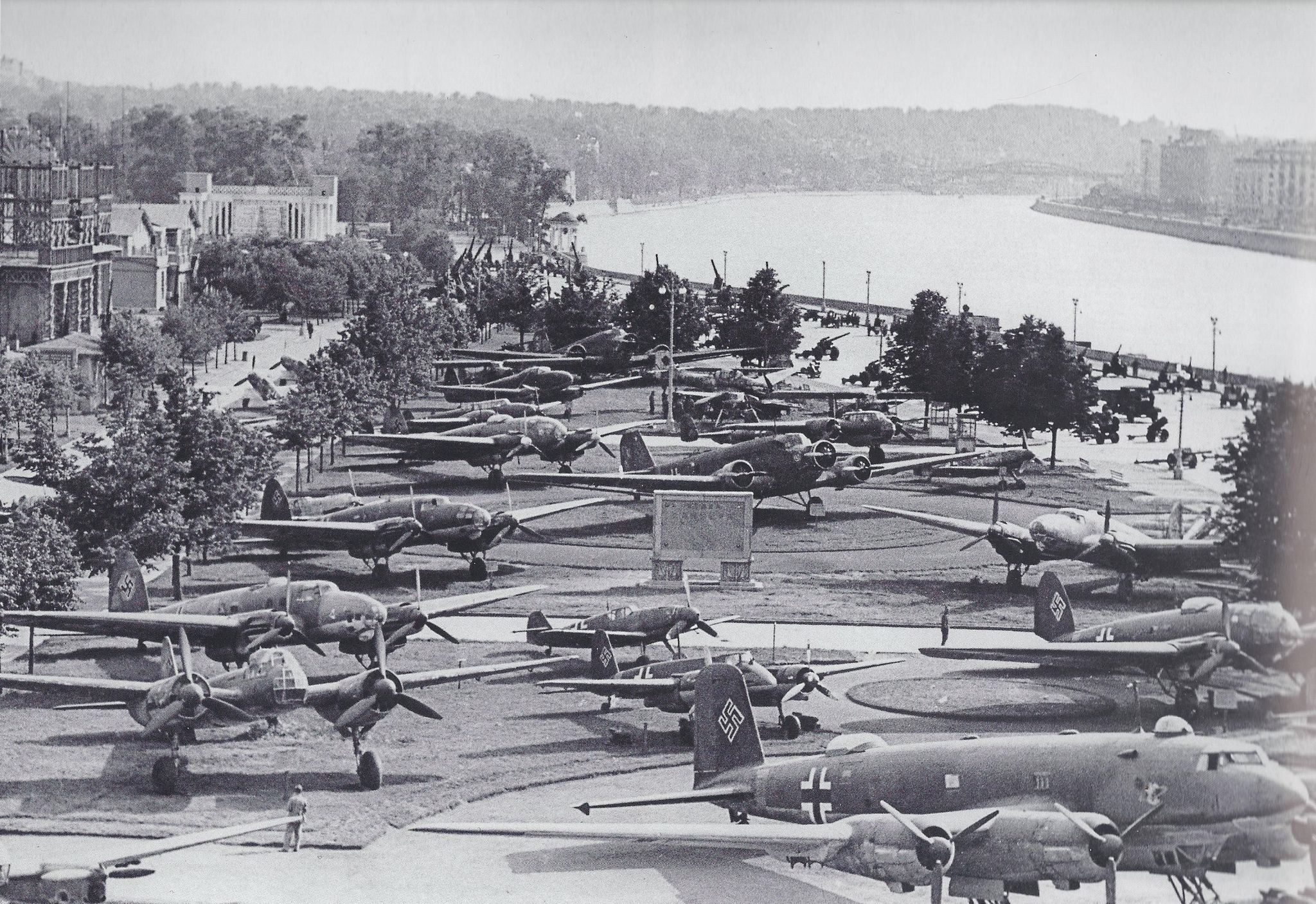 Выставка трофейной техники в ЦПКиО им. Горького в Москве, 1943 г | Пикабу