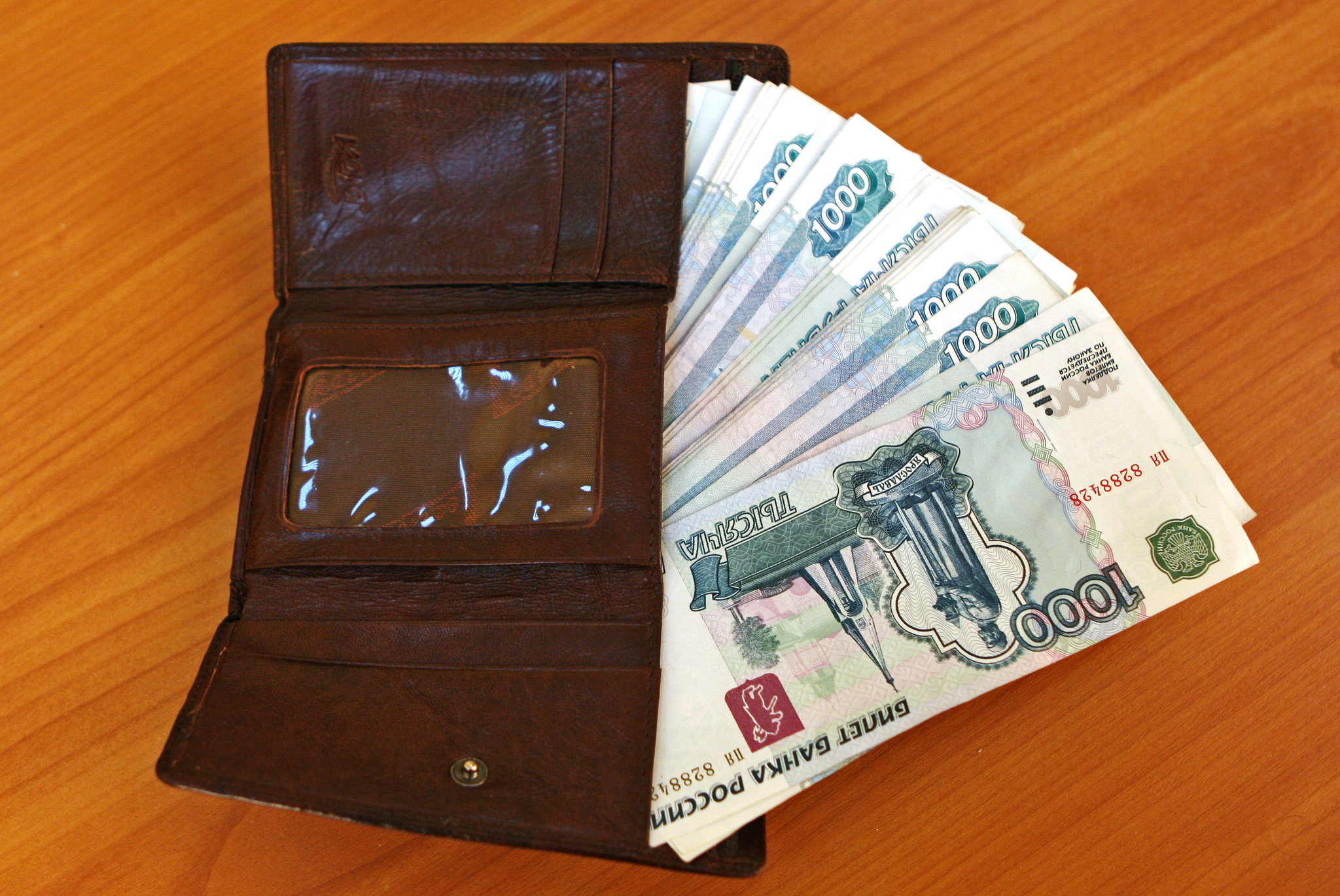 Потратившую деньги из найденного кошелька москвичку осудили за кражу |  Пикабу