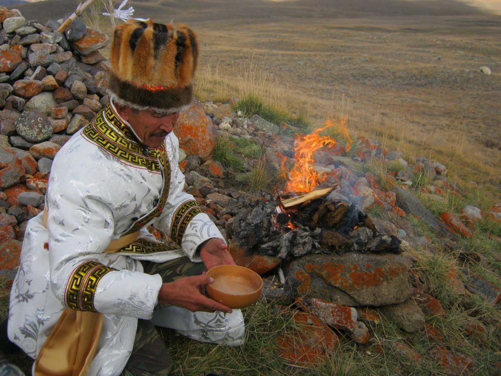 Белый заяц Апокалипсиса, живые автомобили и загробная жизнь как казарма: во  что верят на Алтае | Пикабу