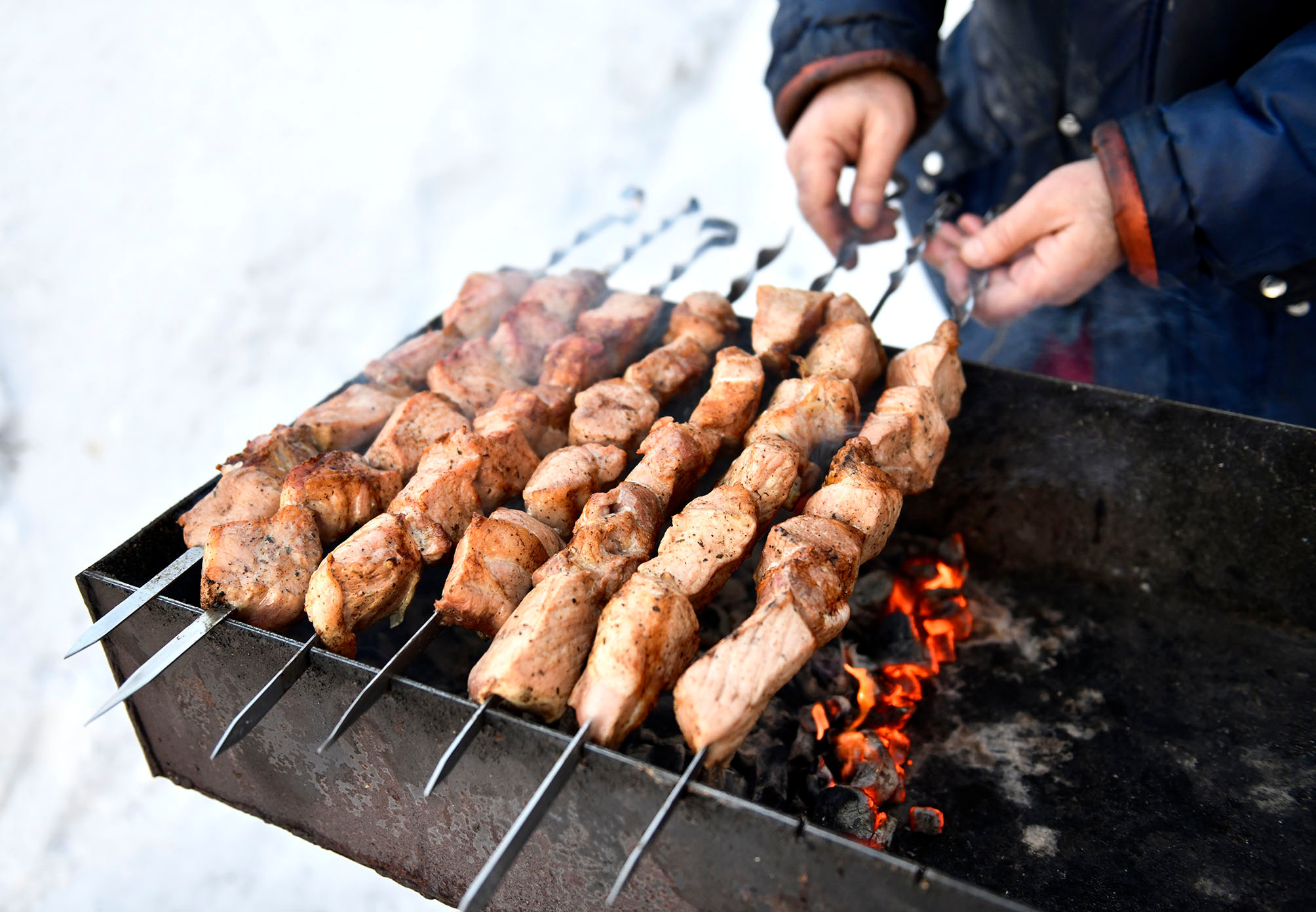 Семеновское озеро в Мурманске с бананами, шашлыками и моржами | Пикабу