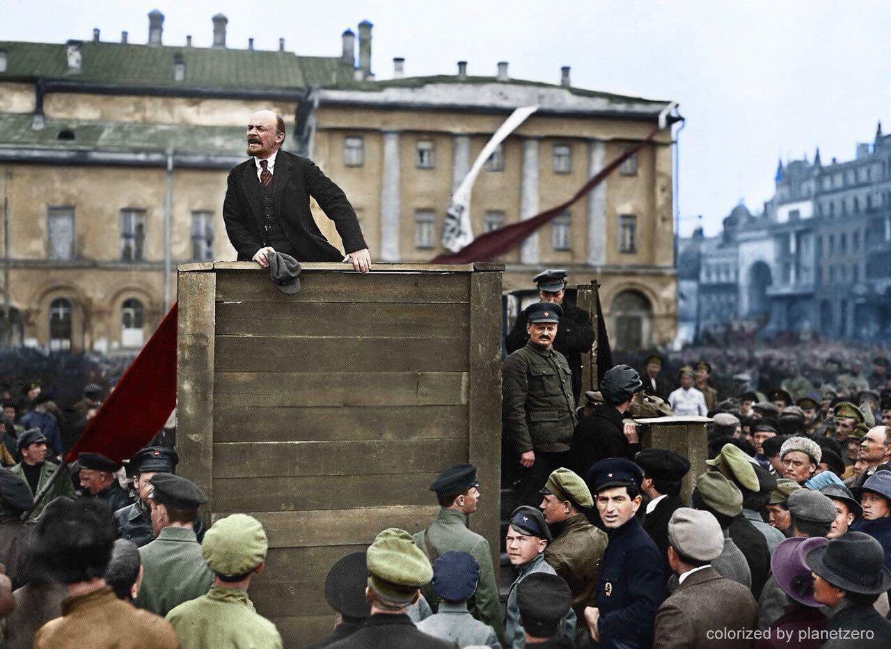 Колоризированная фотография выступления Ленина, 1920 год | Пикабу