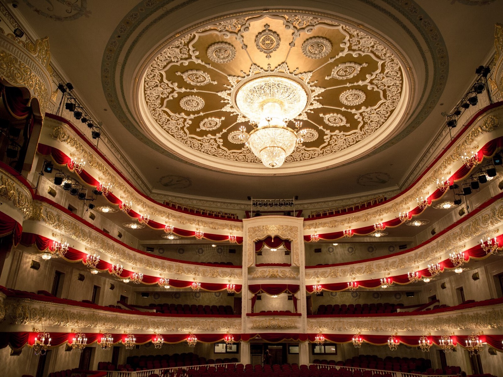 театр оперы и балета зал