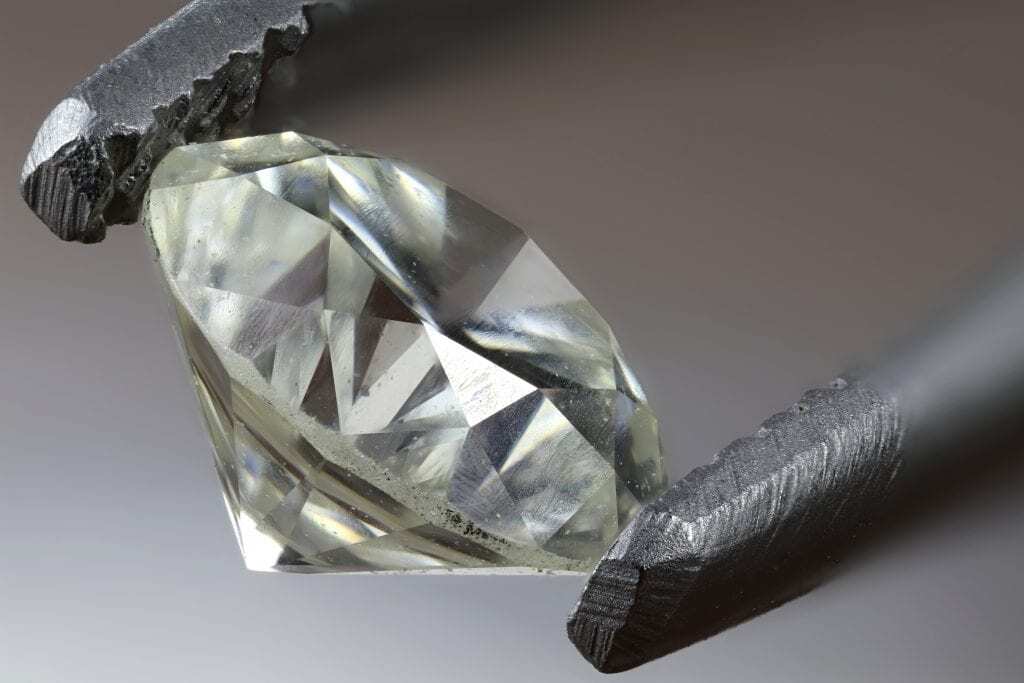 Почему алмазы теряют много веса при огранке