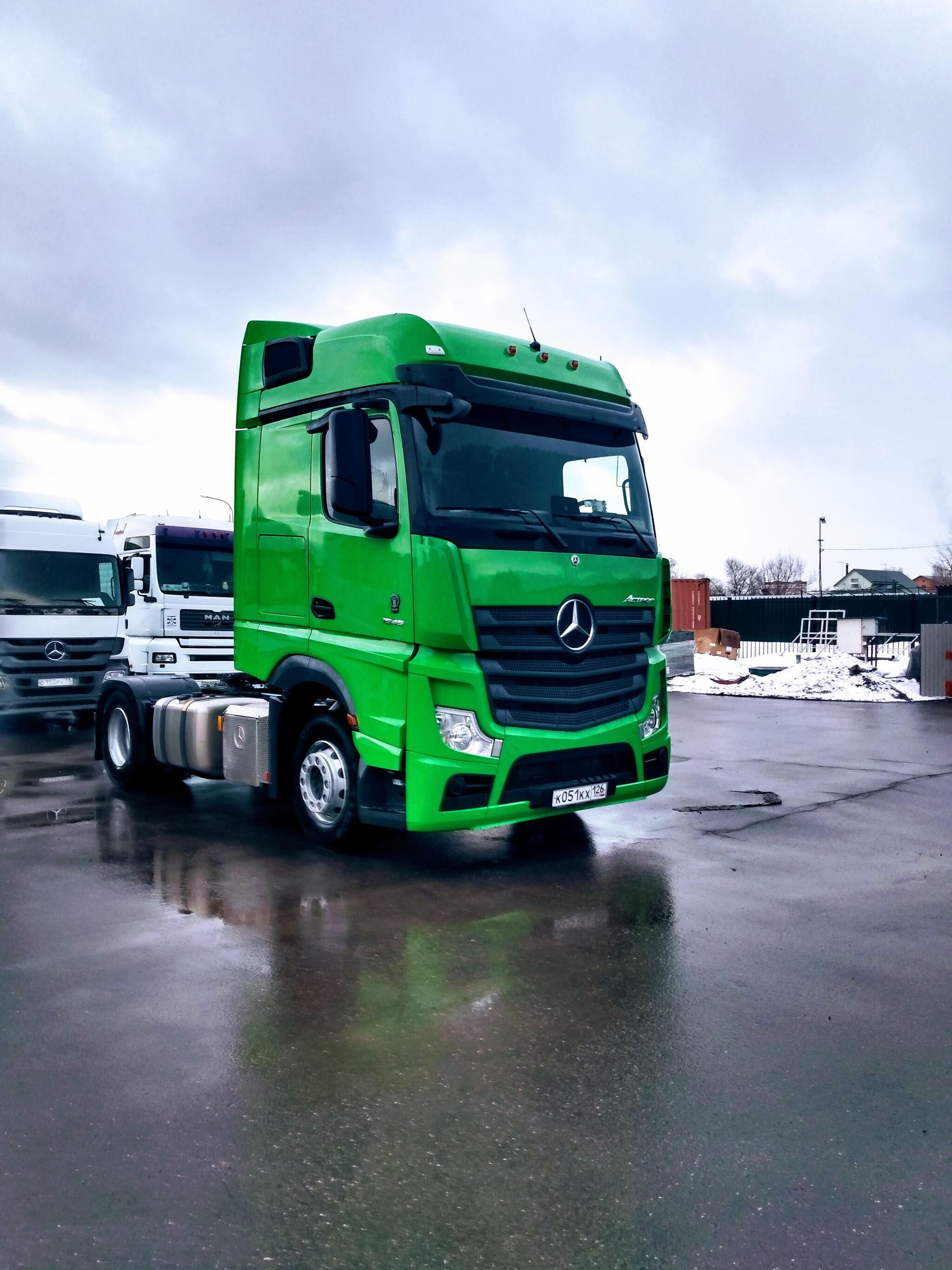 Daimler Truck уходит из России | Пикабу