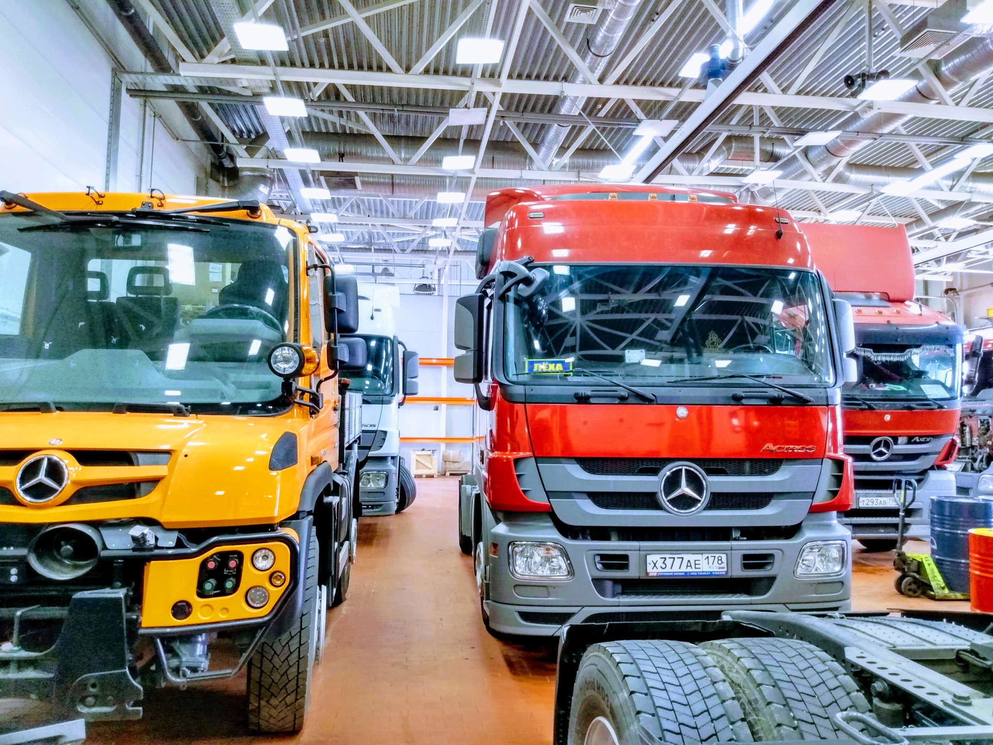 Daimler Truck уходит из России | Пикабу