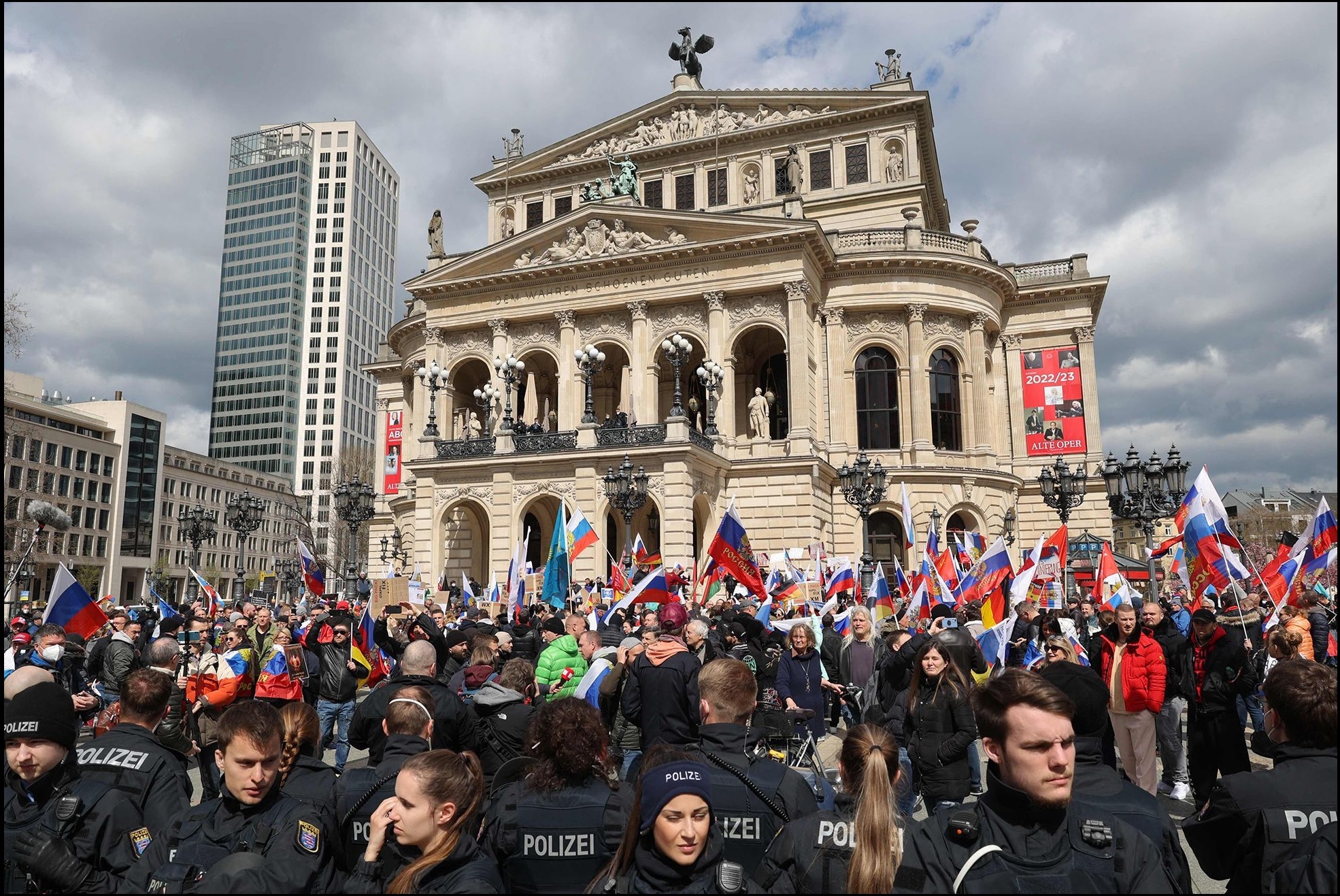 Демонстрация в поддержку России | Пикабу