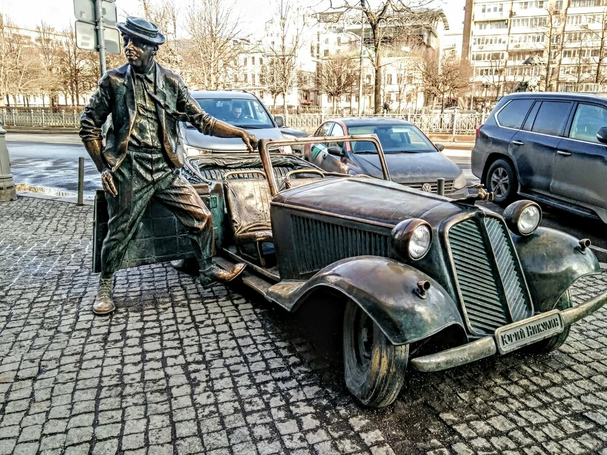 Памятники автомобилям и водителям | Пикабу