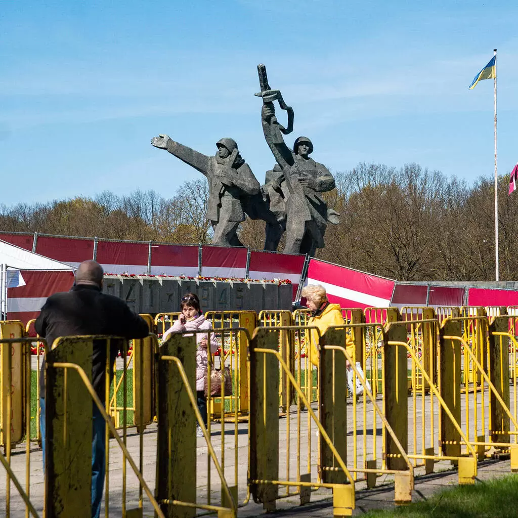 Парламент Латвии разрешил снести памятник освободителям Риги | Пикабу