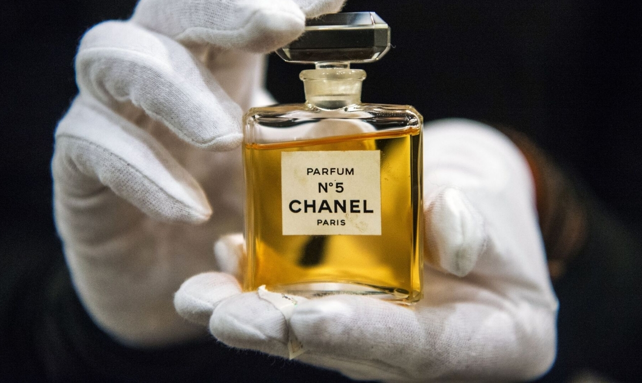 Новая коллекция духов Chanel будет содержать средство от вшей | Пикабу