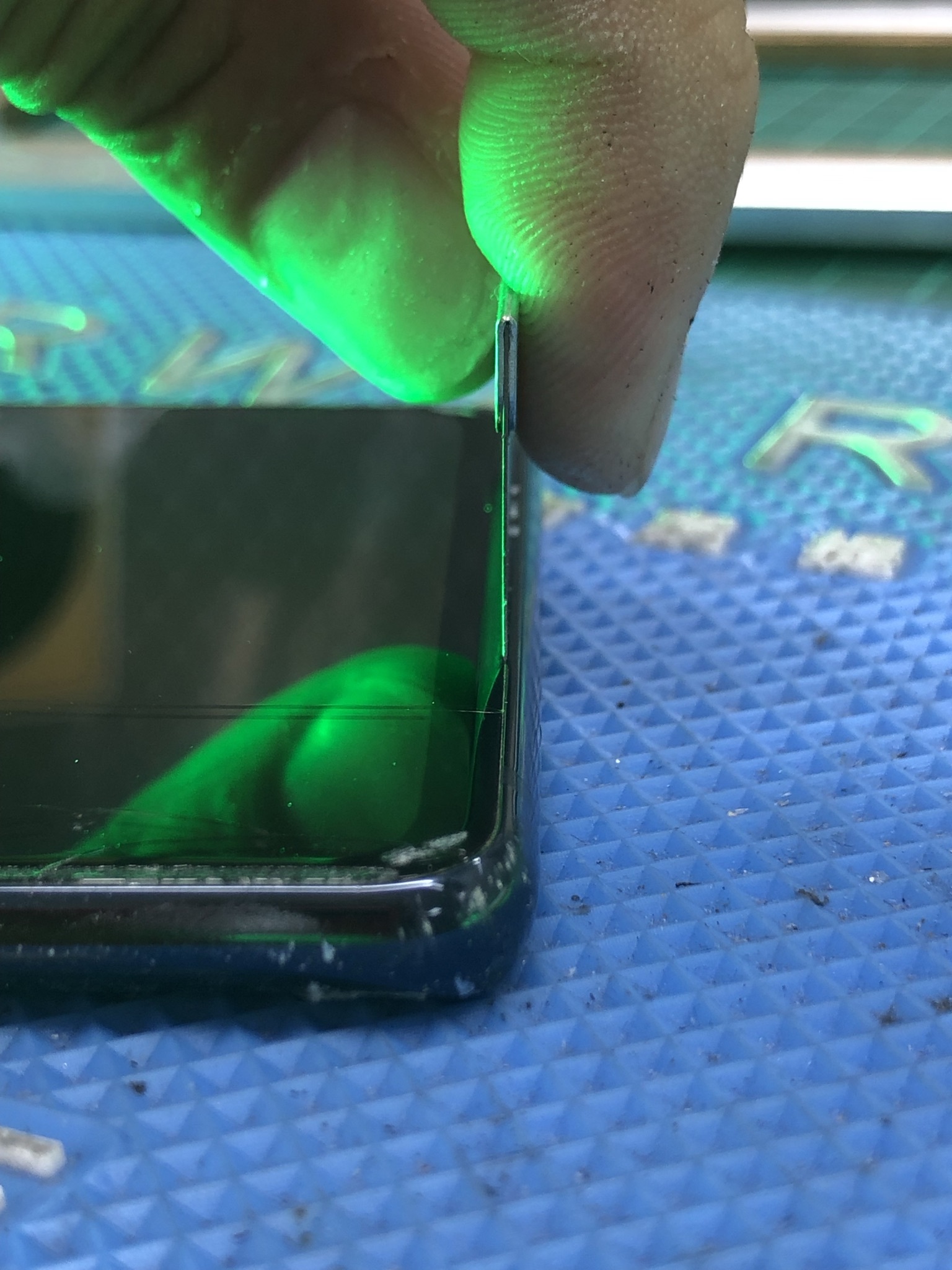 Как поменять основное стекло смартфона?