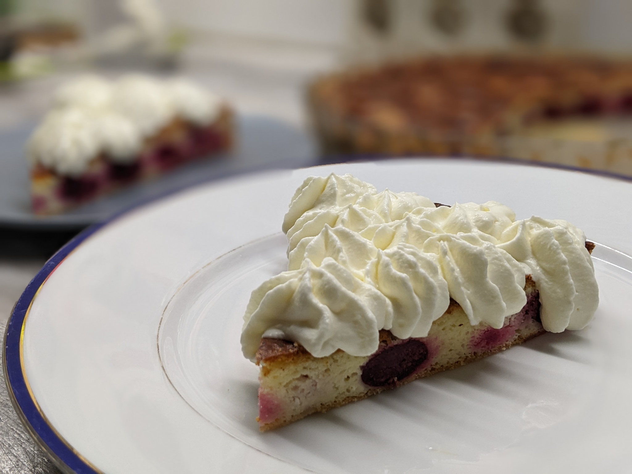 Пирог с клубникой и творожной заливкой: рецепт десерта без сахара: пошаговый рецепт c фото