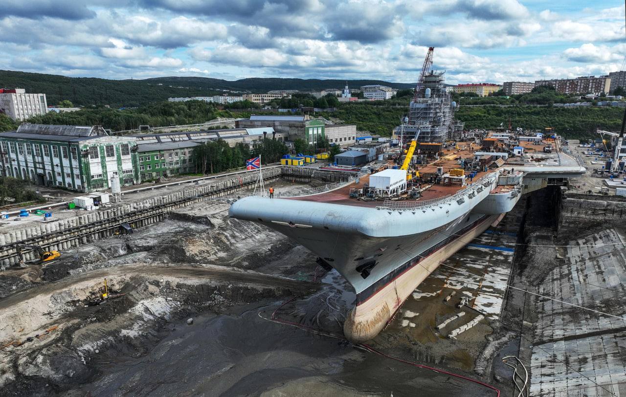 Доковый ремонт авианесущего крейсера Адмирал Кузнецов в Мурманске | Пикабу