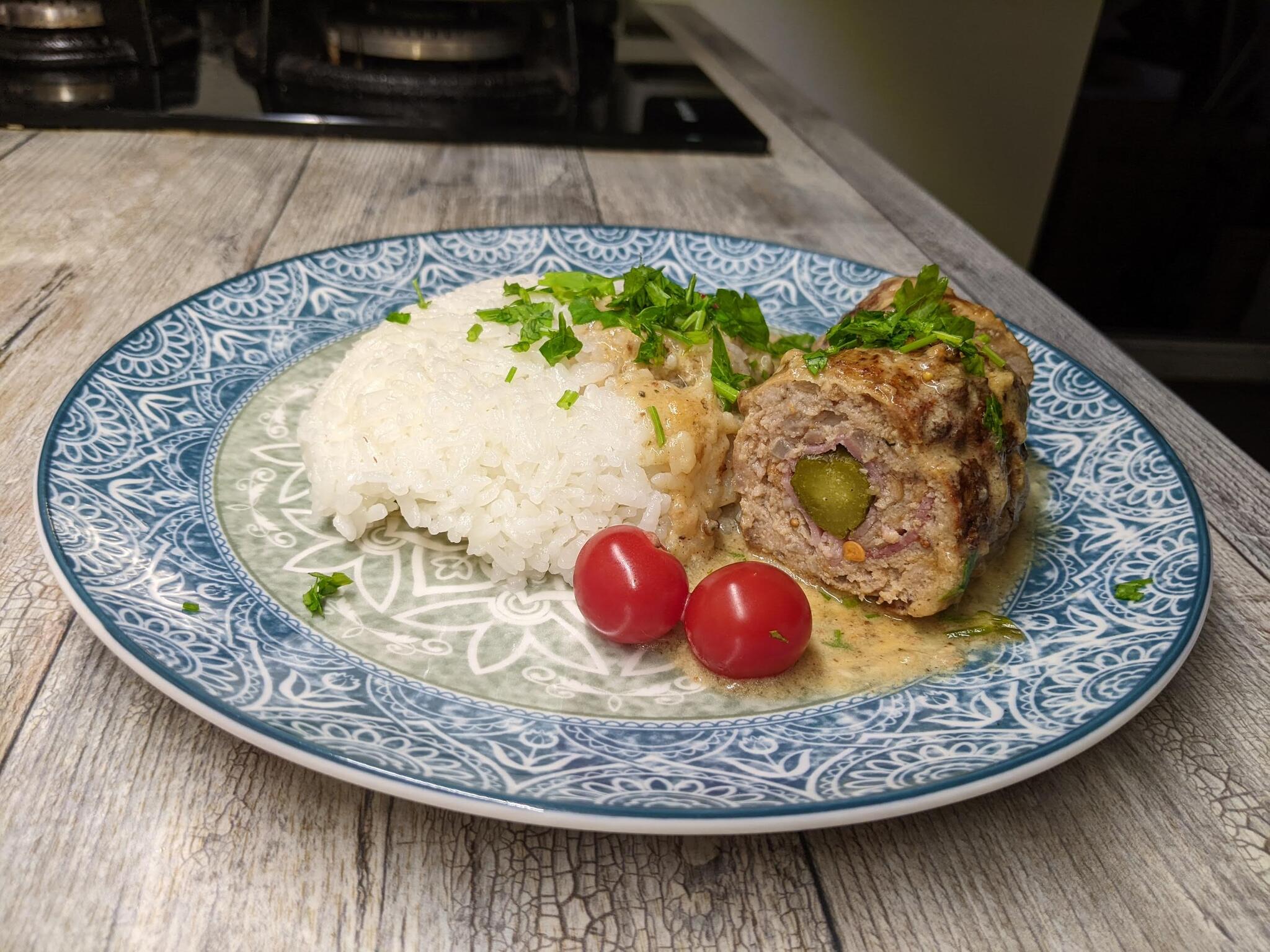 В одном черном-черном лесу... слышны рулады и пахнет мясным рулетом! |  Пикабу