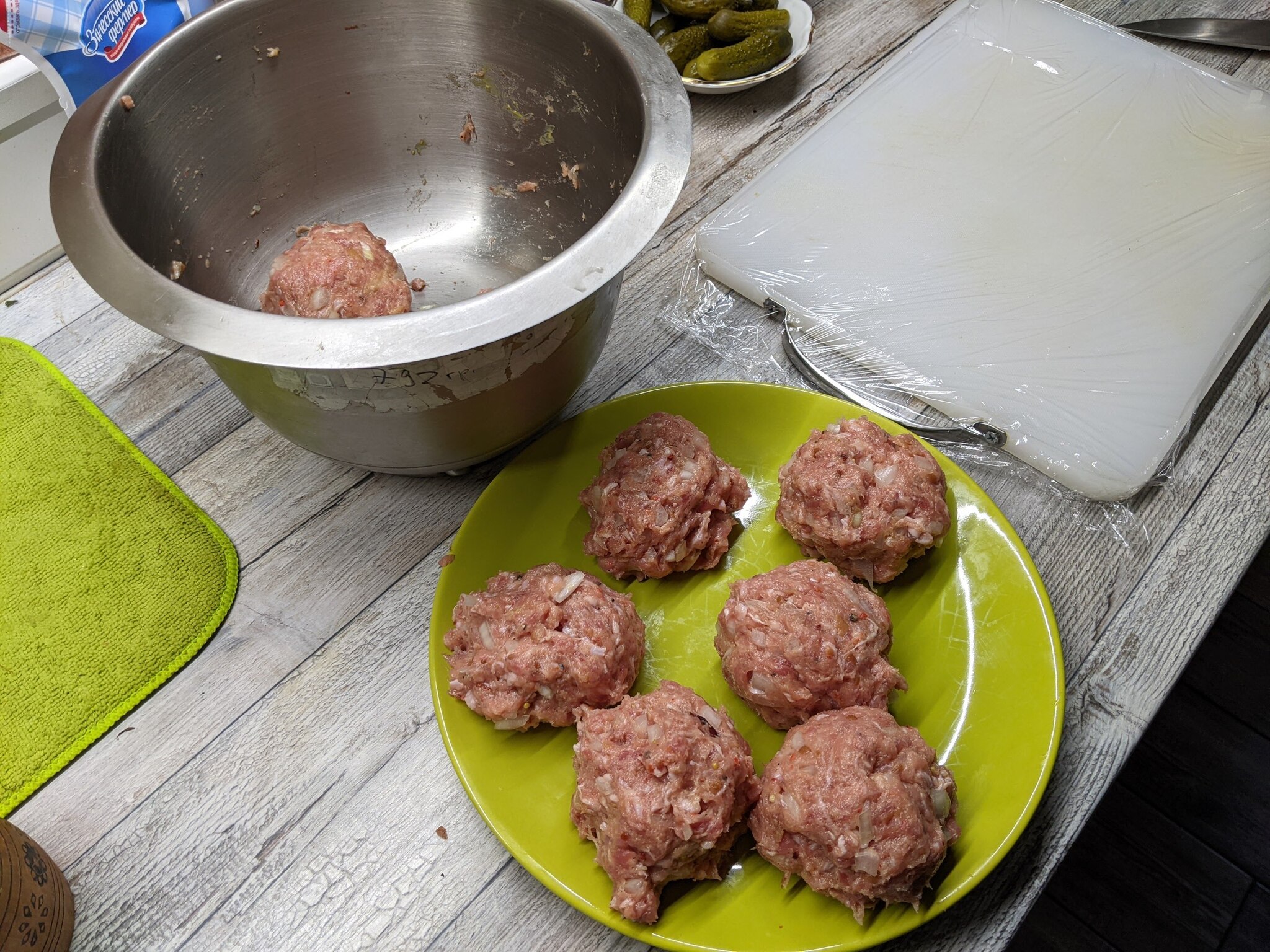 В одном черном-черном лесу... слышны рулады и пахнет мясным рулетом! |  Пикабу