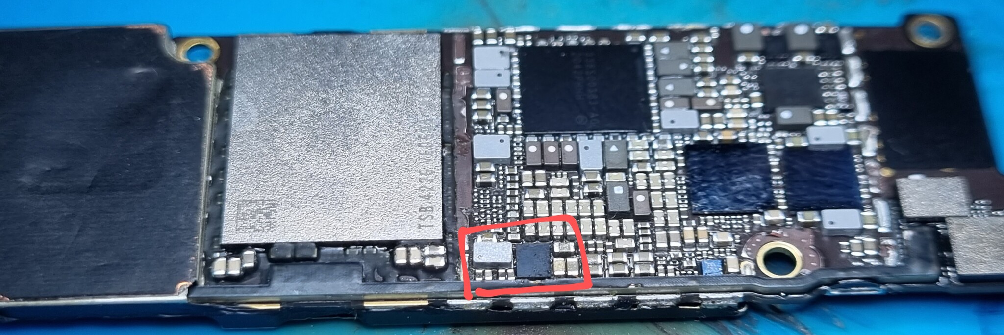 У Вас плата сгорела. Можете выкидывать. Iphone XR | Пикабу