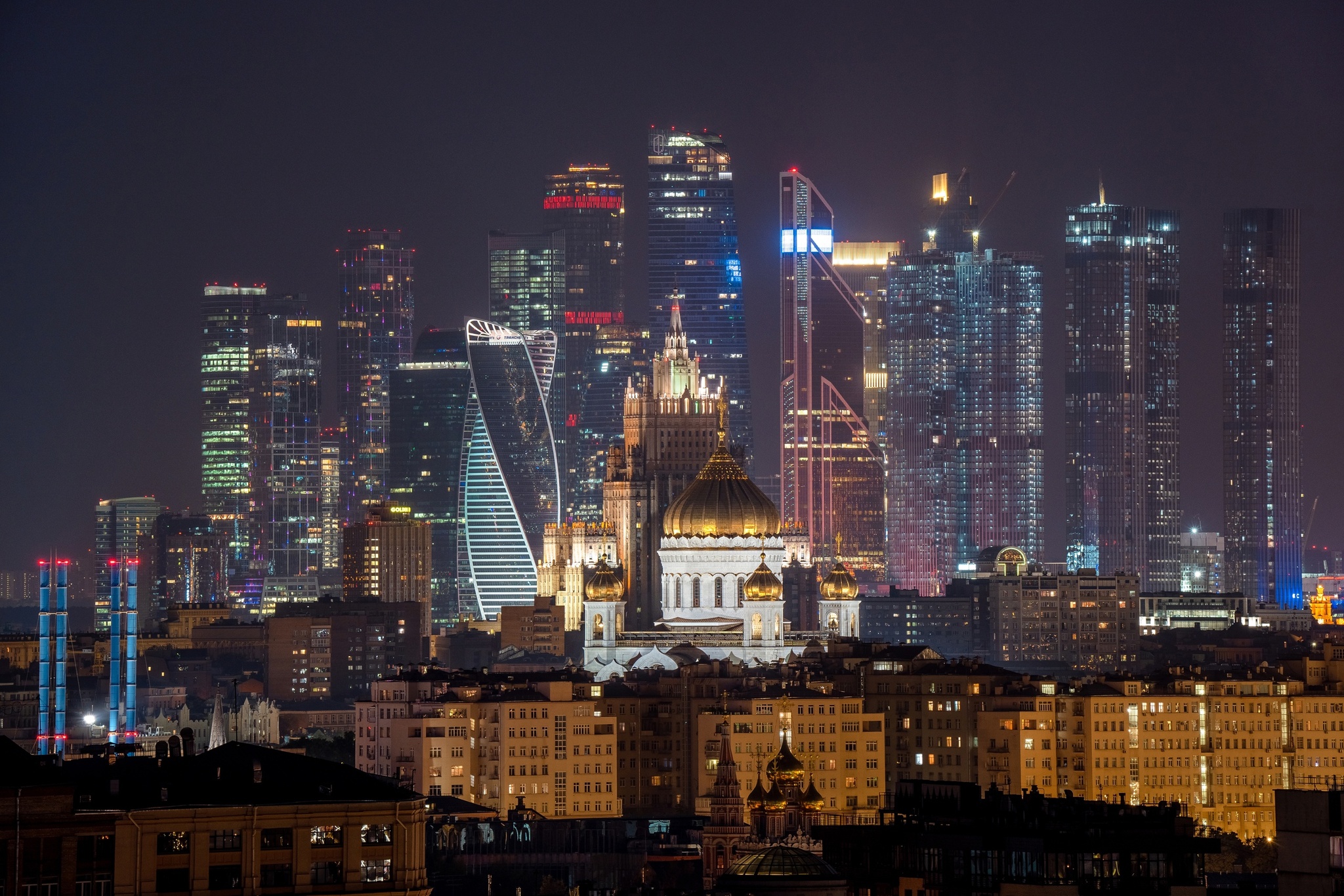 Contrast city. Москва Сити контраст. Москва Москва Сити контраст. Москва Сити и пятиэтажки. Москва Сити и пятиэтажки контраст.