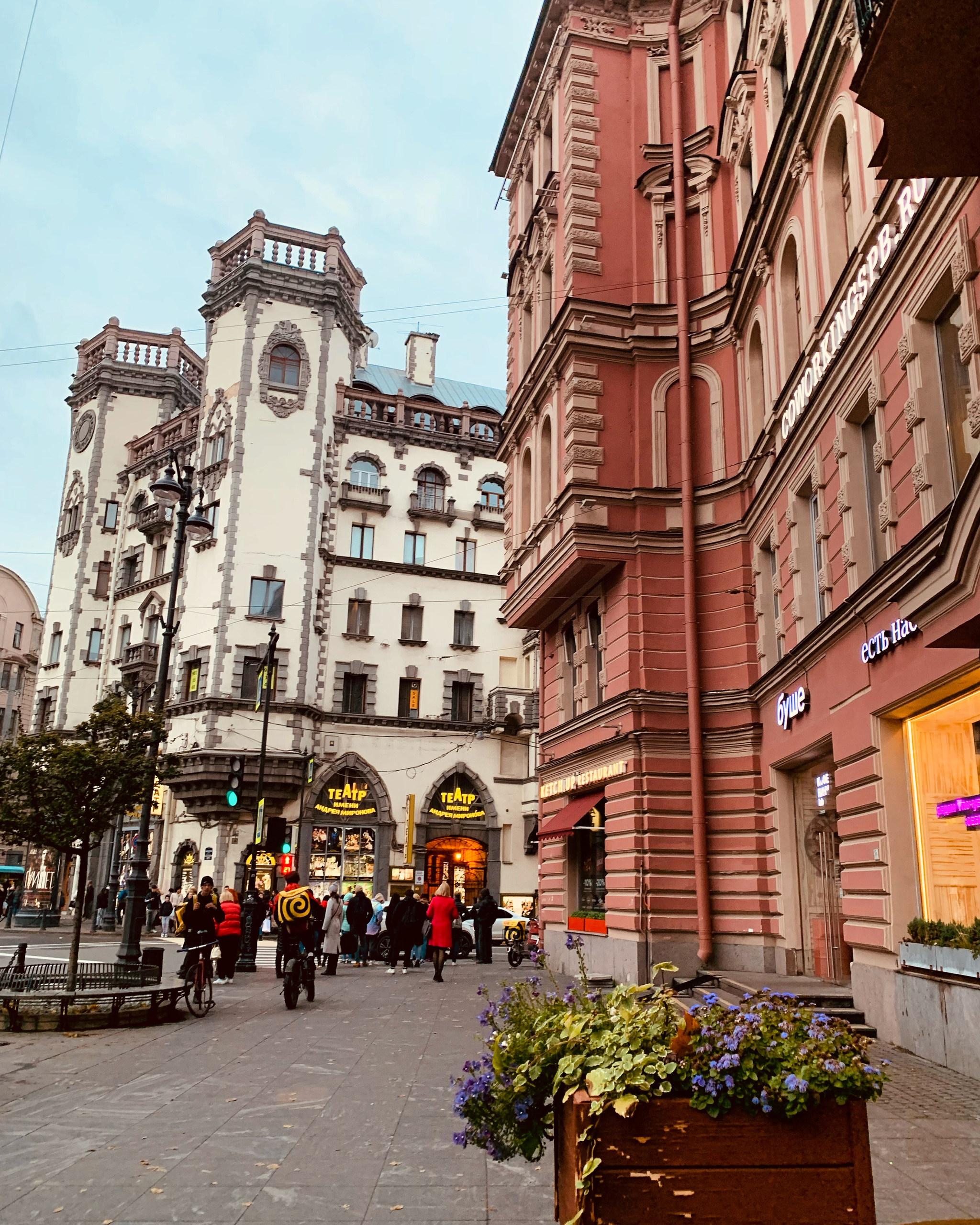 Любимый осенний Петербург. Кому удалось побывать в театре им.Миронова? |  Пикабу