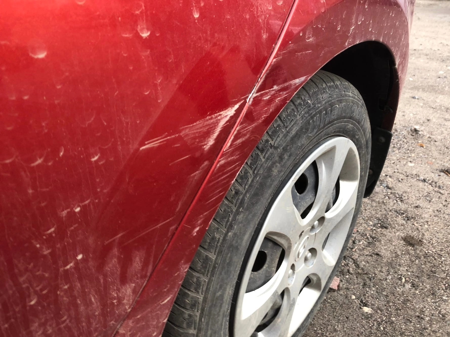 Машина повреждена на парковке или стоянке у дома