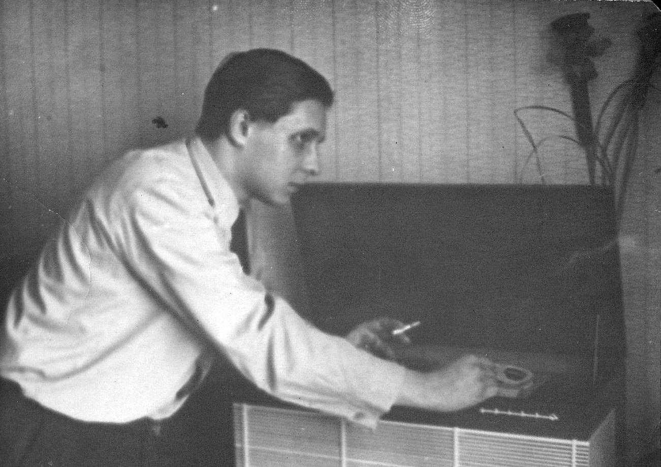 С новым магнитофоном 1967 год ... | Пикабу