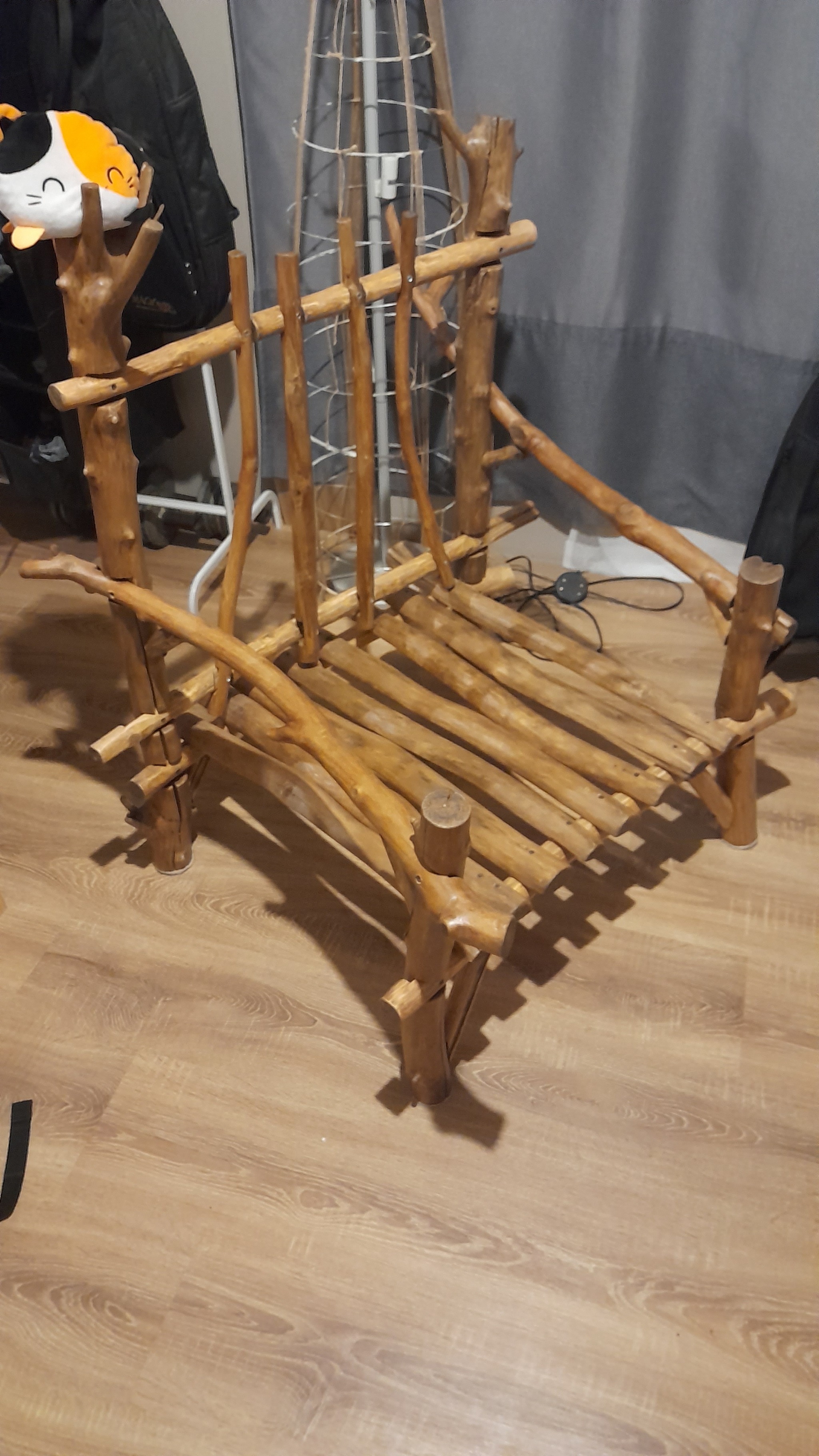 Самодельное кресло из дерева