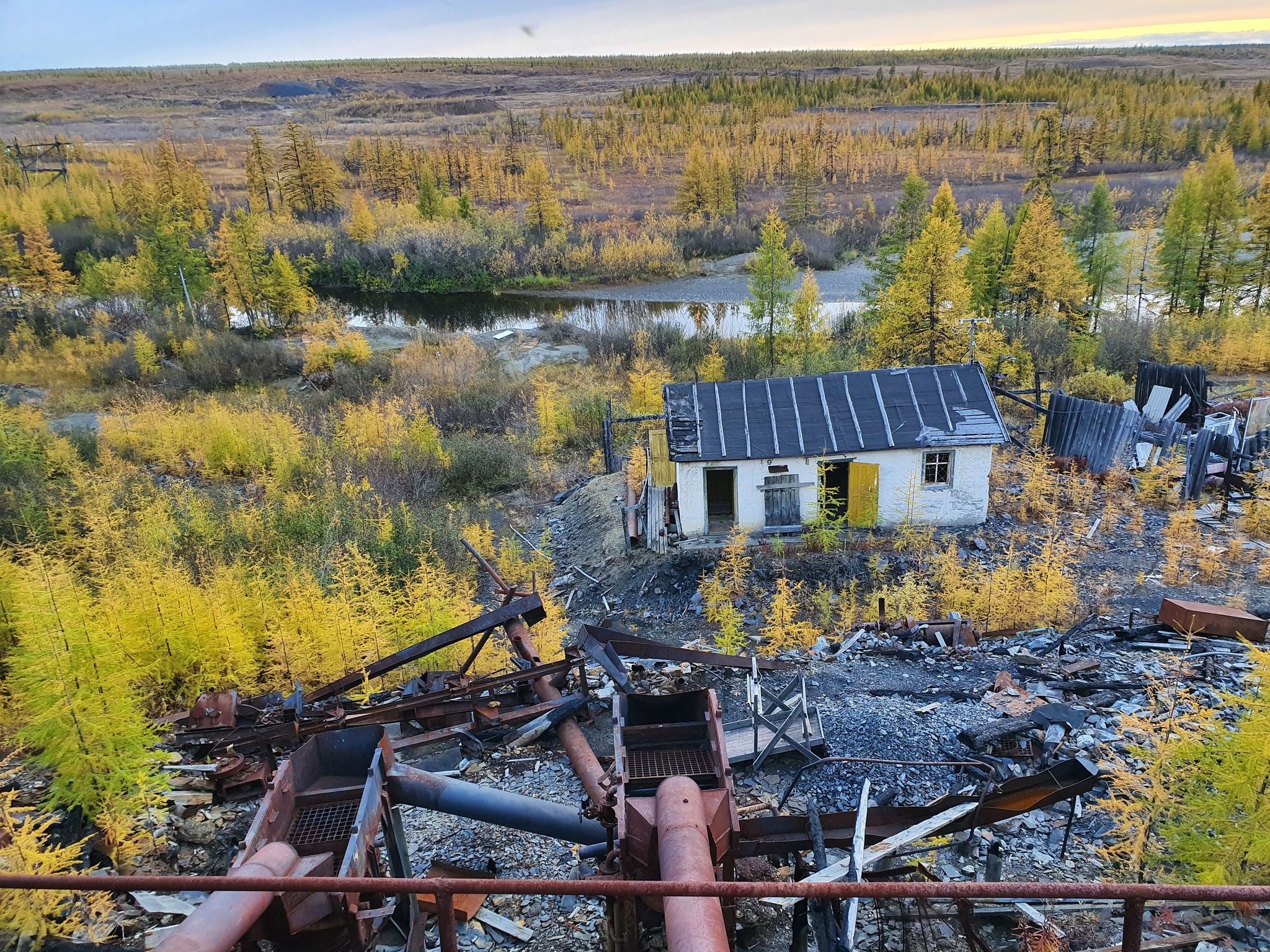 Заброшенный прииск. Заброшенные прииски Чукотки. Старателей.