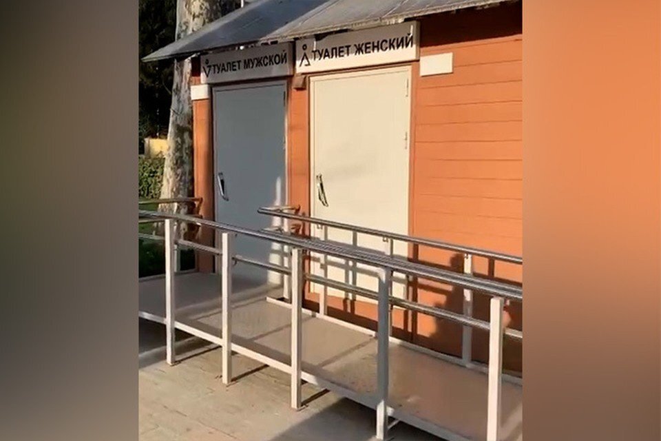 В Сочи построили туалет без входа | Пикабу