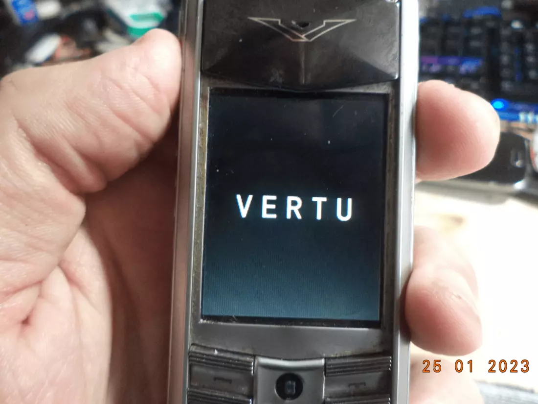 Vertu… но с подвохом! Верту сигнейчур, который может позволить себе каждый  | Пикабу