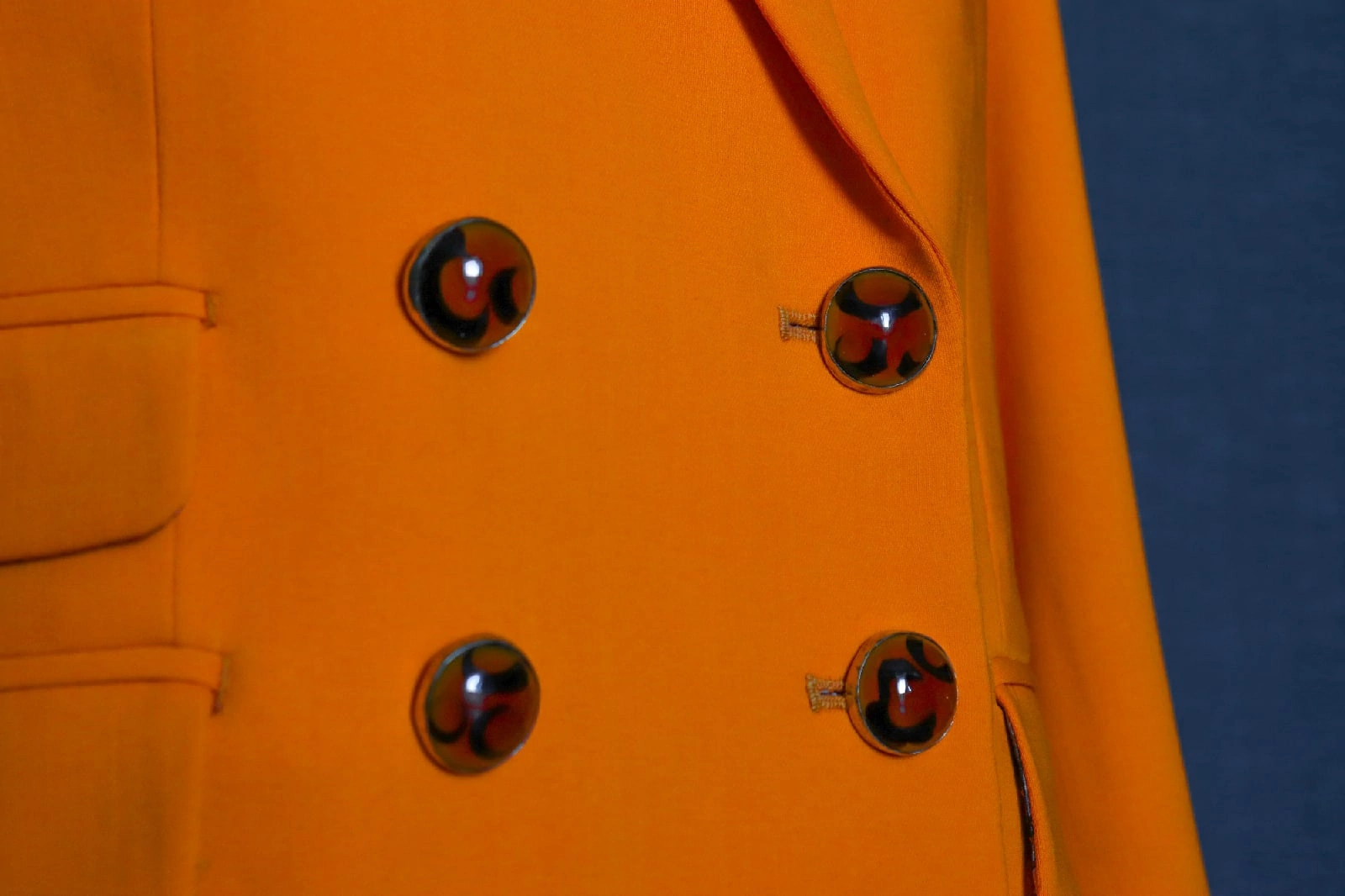 Оранжевый жакет | Пикабу