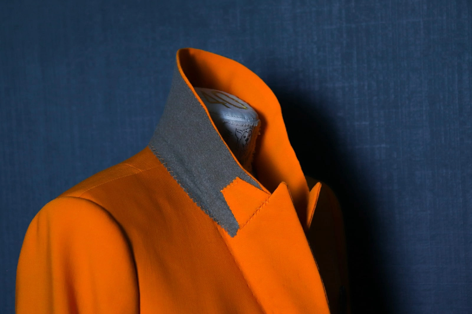 Оранжевый жакет | Пикабу