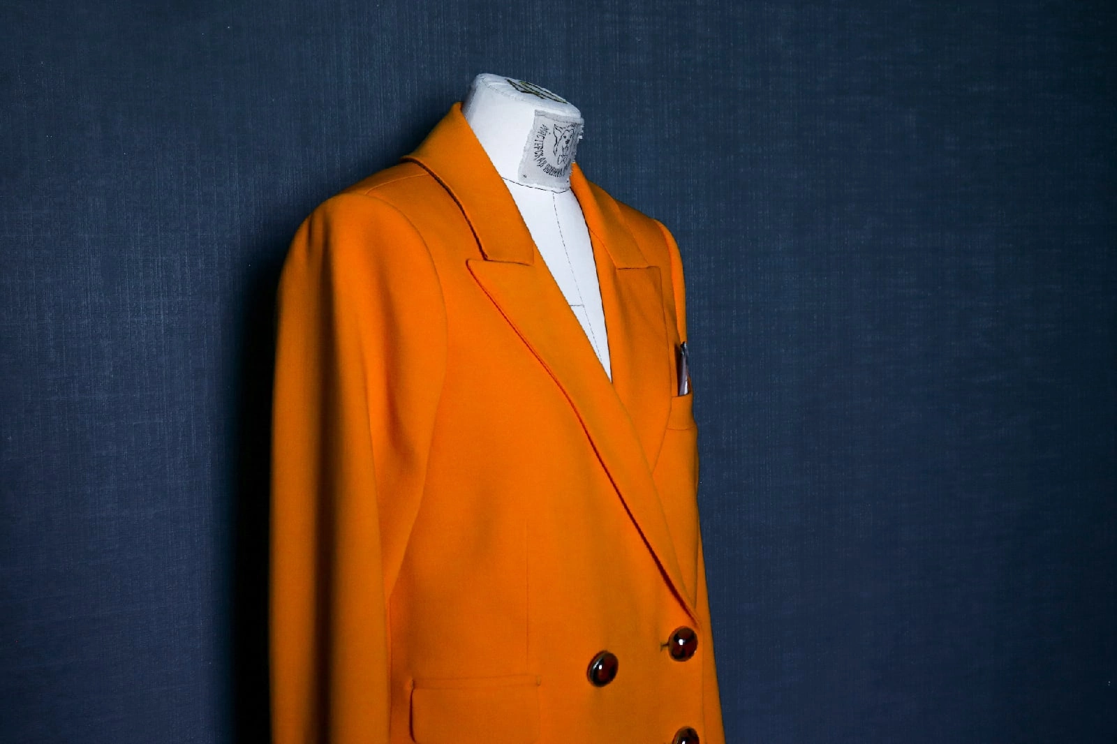 Оранжевый жакет | Пикабу