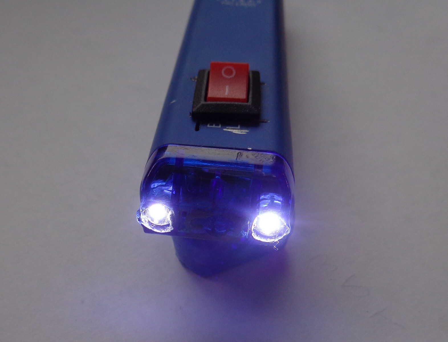 Самодельный фонарик из светодиодной ленты и отработавшего аккумулятора шуруповерта