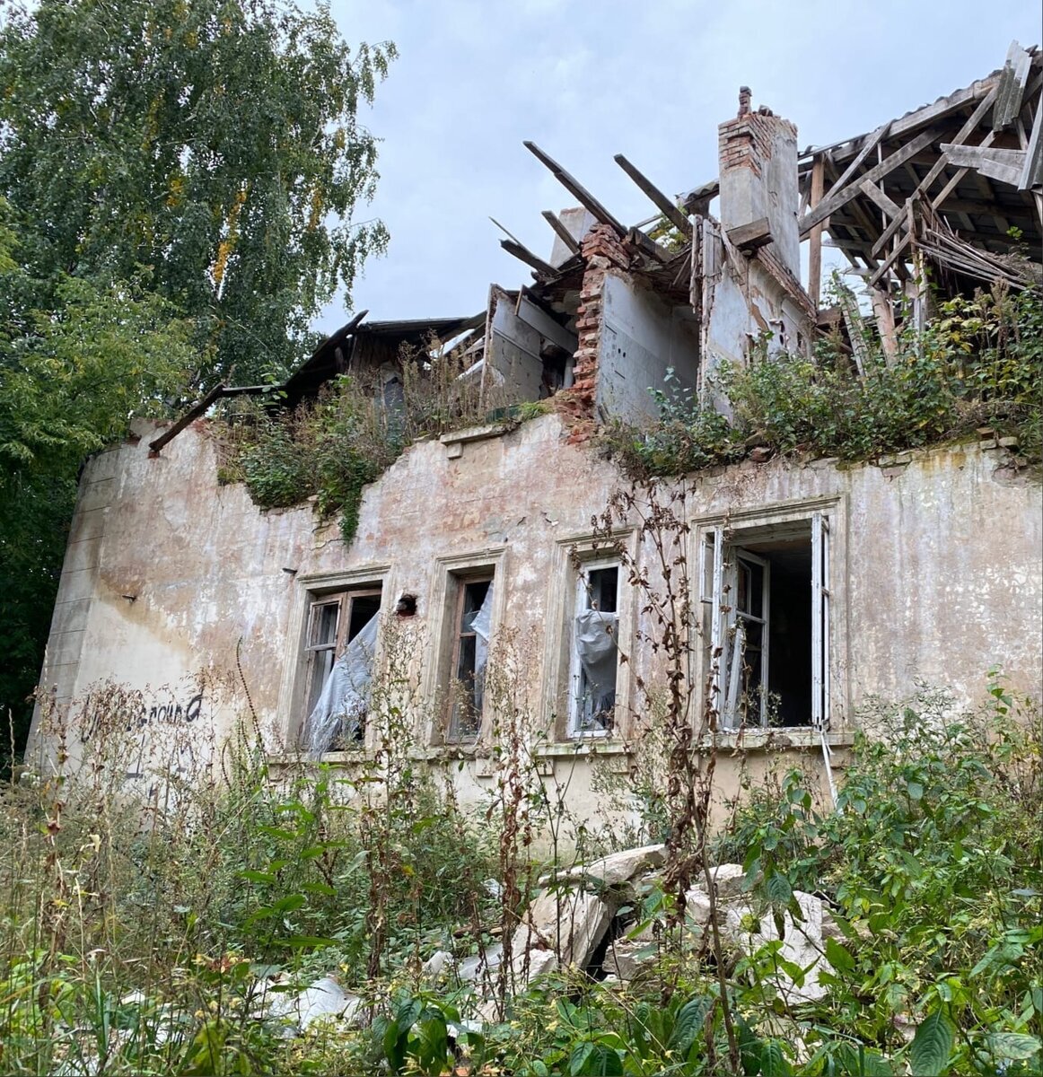 Приехал на обнаруженные заброшенные дома. Местные бомжи захотели меня  прогнать специфическим способом | Пикабу