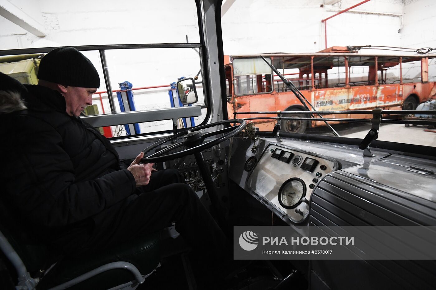 В Иваново отреставрировали ретро-троллейбус ЗиУ-5Д для Московского музея |  Пикабу