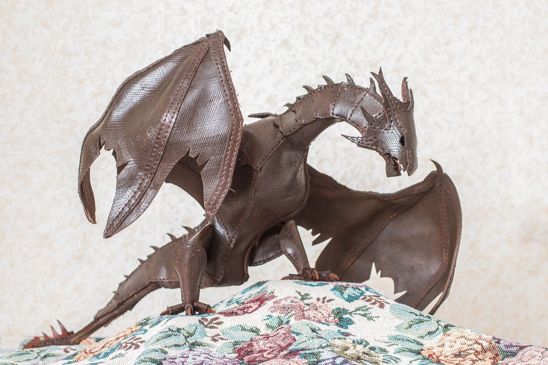Дракон из натуральной кожи | Пикабу
