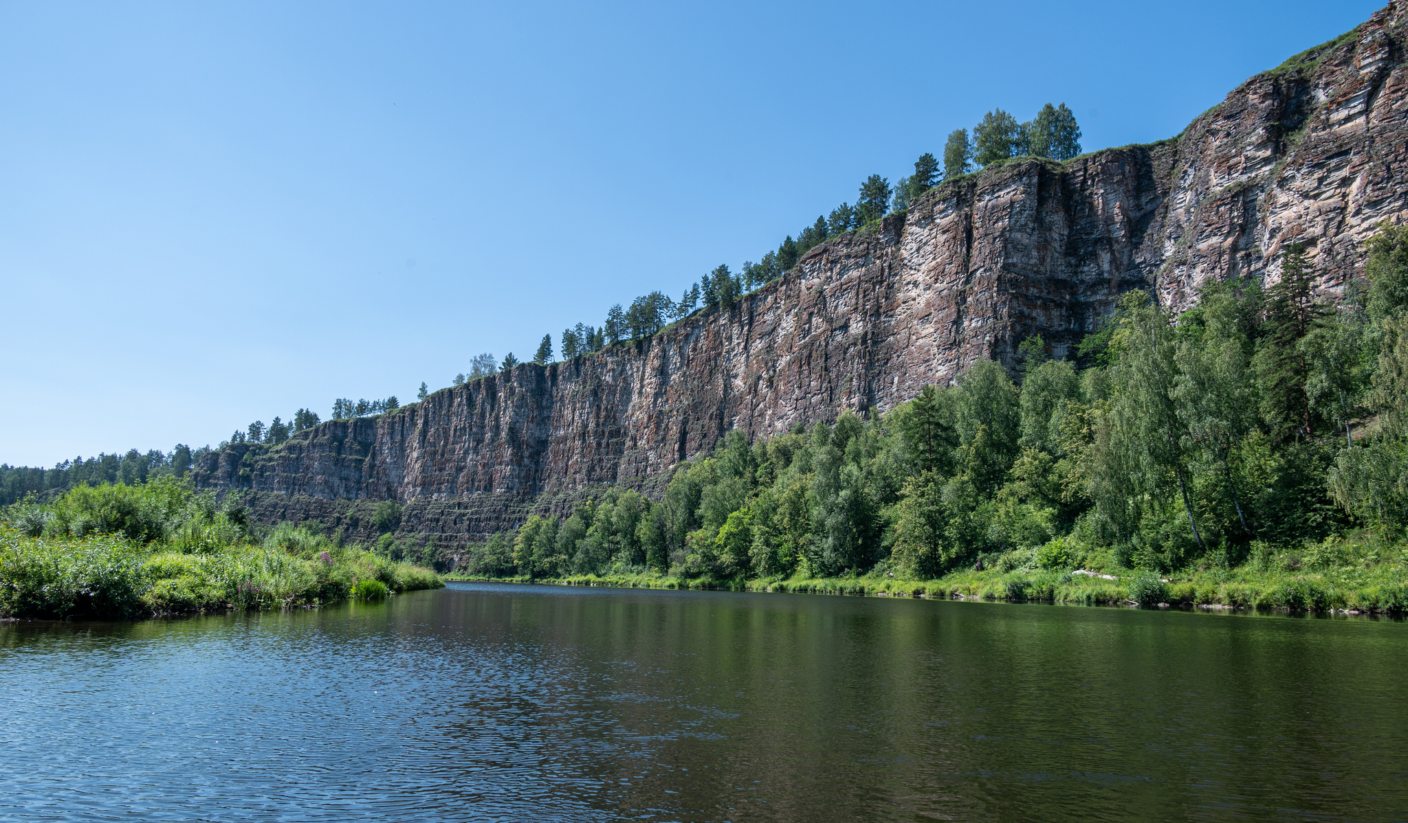 Река Юрюзань. Река Юрюзань в Башкирии. Туризм в Башкортостане. Дорожный указатель река Юрюзань.