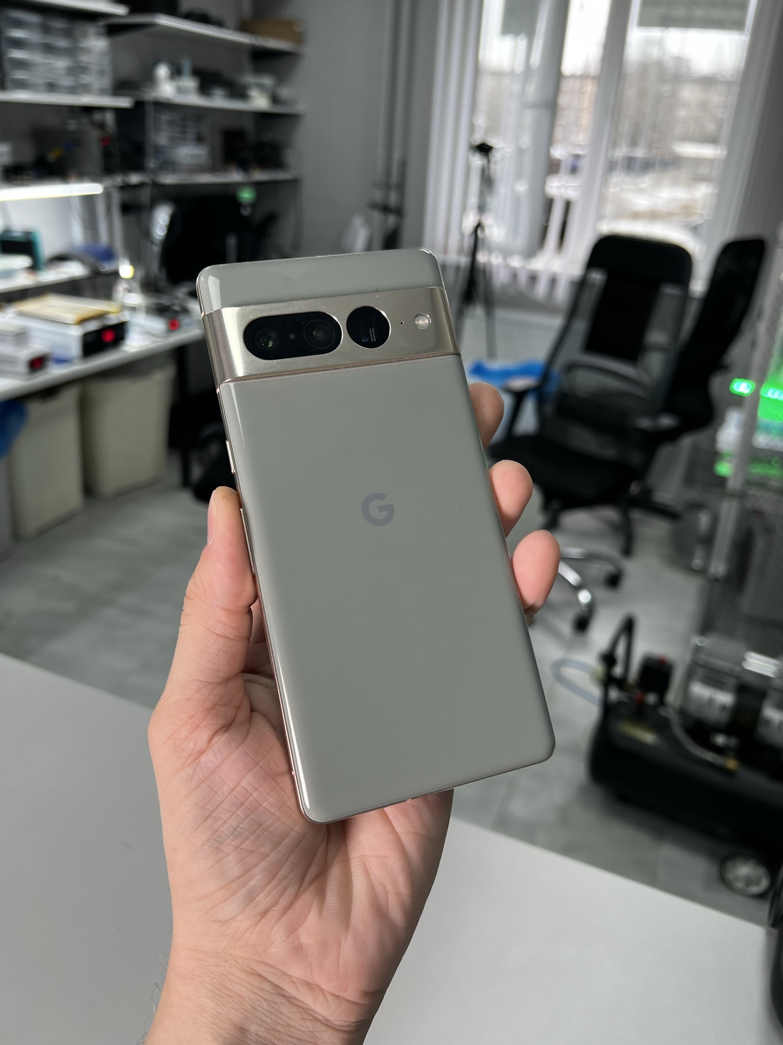 Замена стекла на Google Pixel 7 Pro. Автомобильный держатель - убийца) |  Пикабу