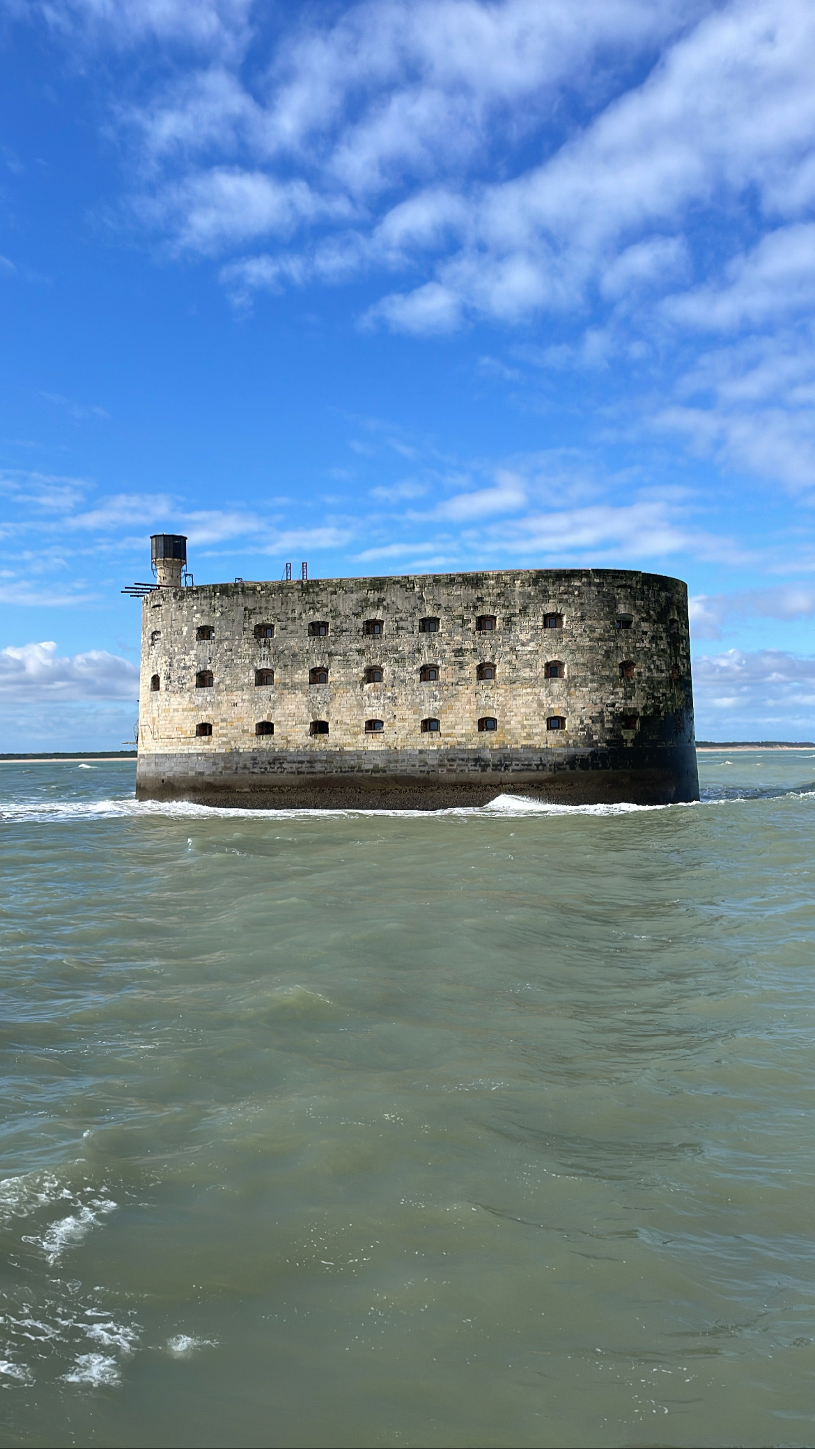 Дальнобойщик с таксами. Выходные в Le Rochelle + Fort Boyard | Пикабу