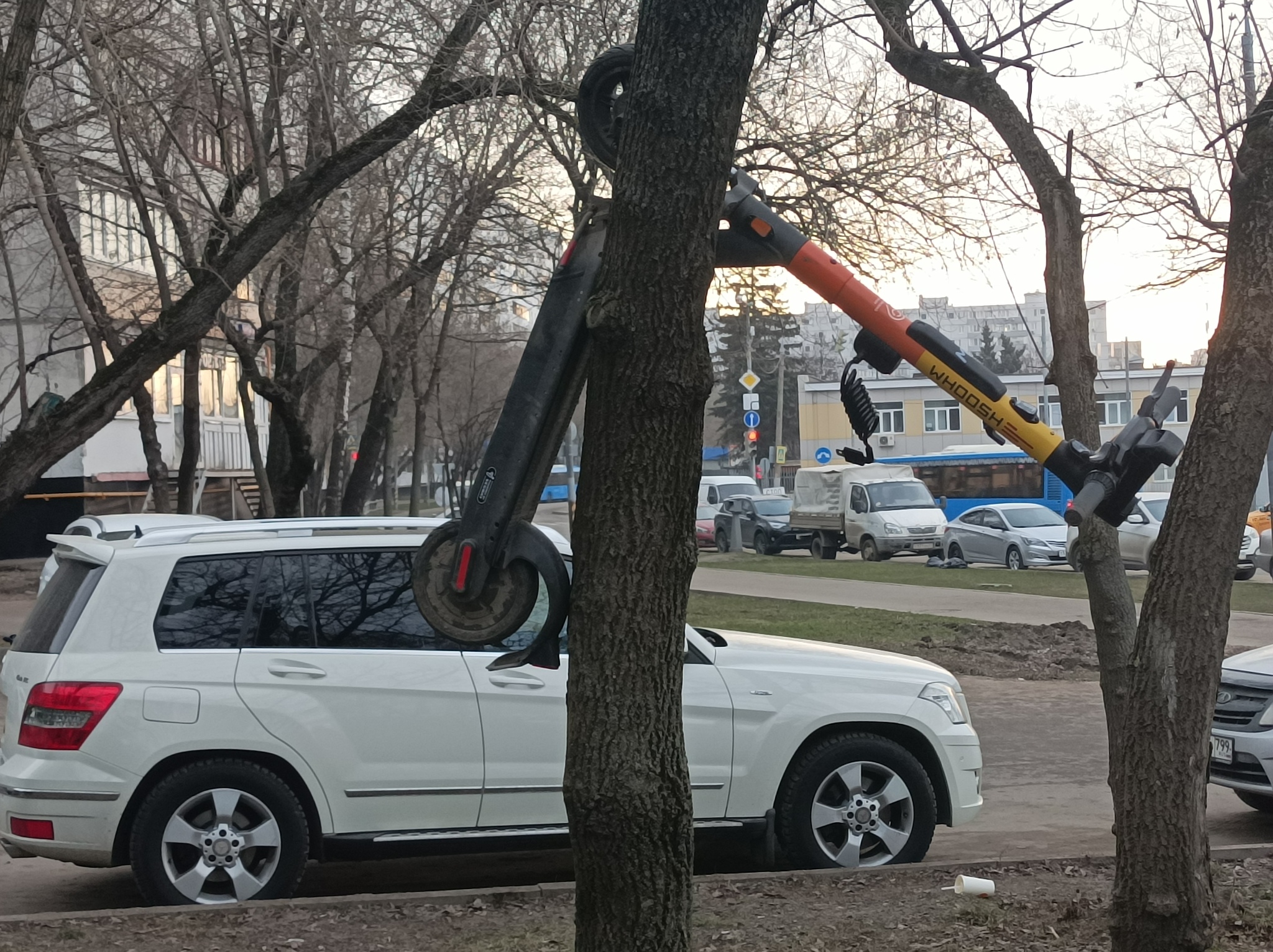 Утро Бирюлёво. Парковка самоката | Пикабу