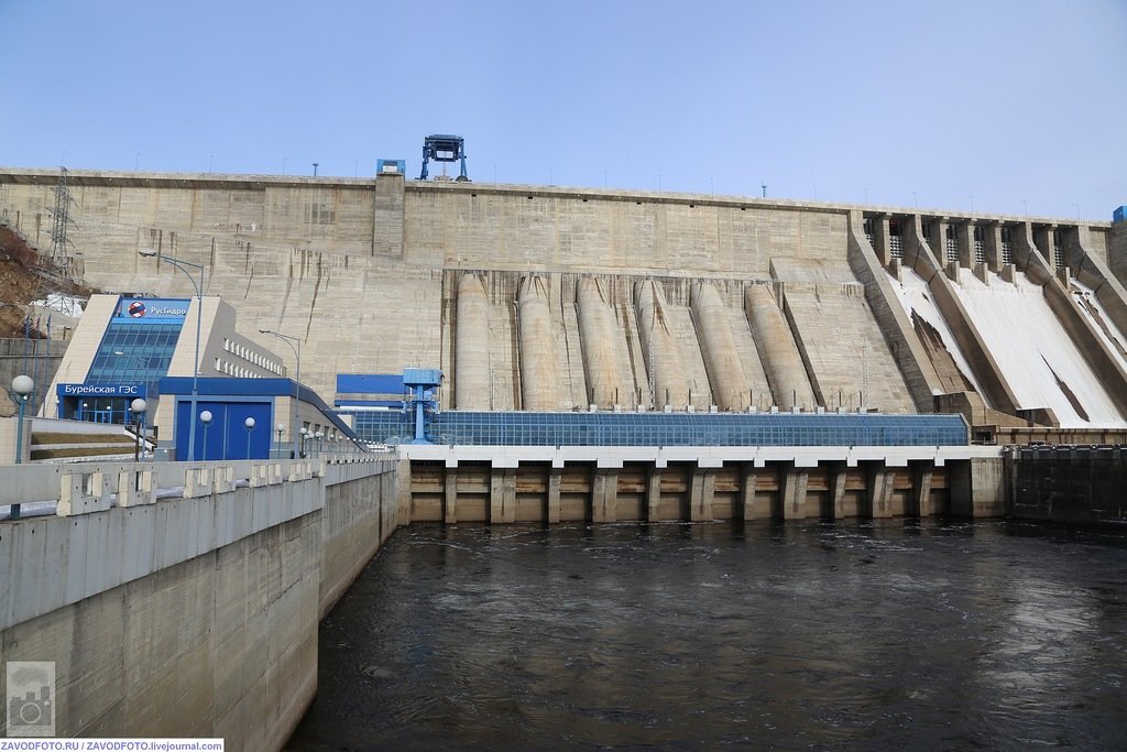 В каком районе находится крупная гэс. Бурейская ГЭС. ГЭС дальнего Востока. Верхне Бурейская ГЭС. Бурейская гидроэлектростанция.